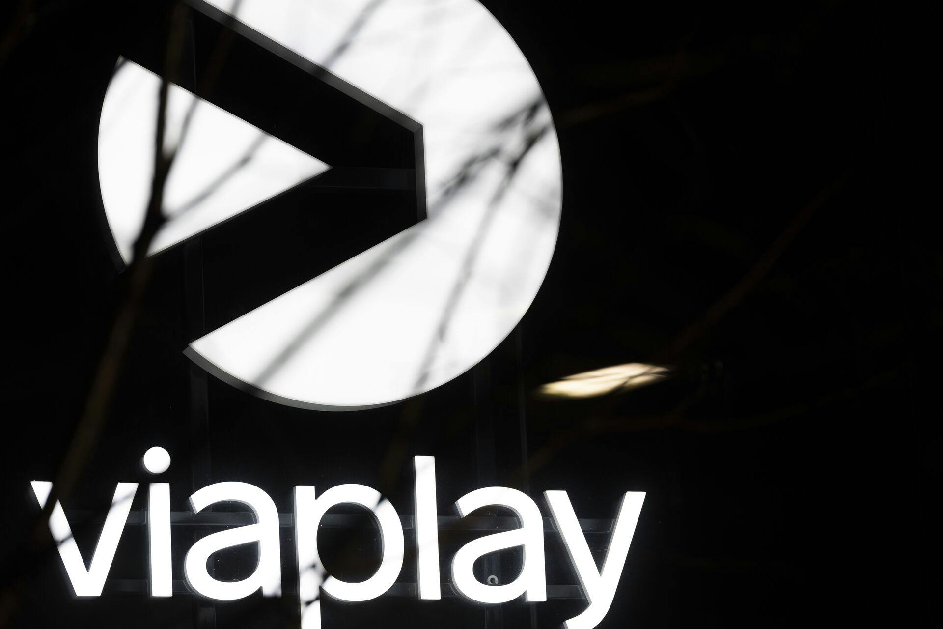 Det ser i den grad sort ud for Viaplay og ikke mindst streaminggigantens aktionærer, der igen må tage store tab på deres investering.