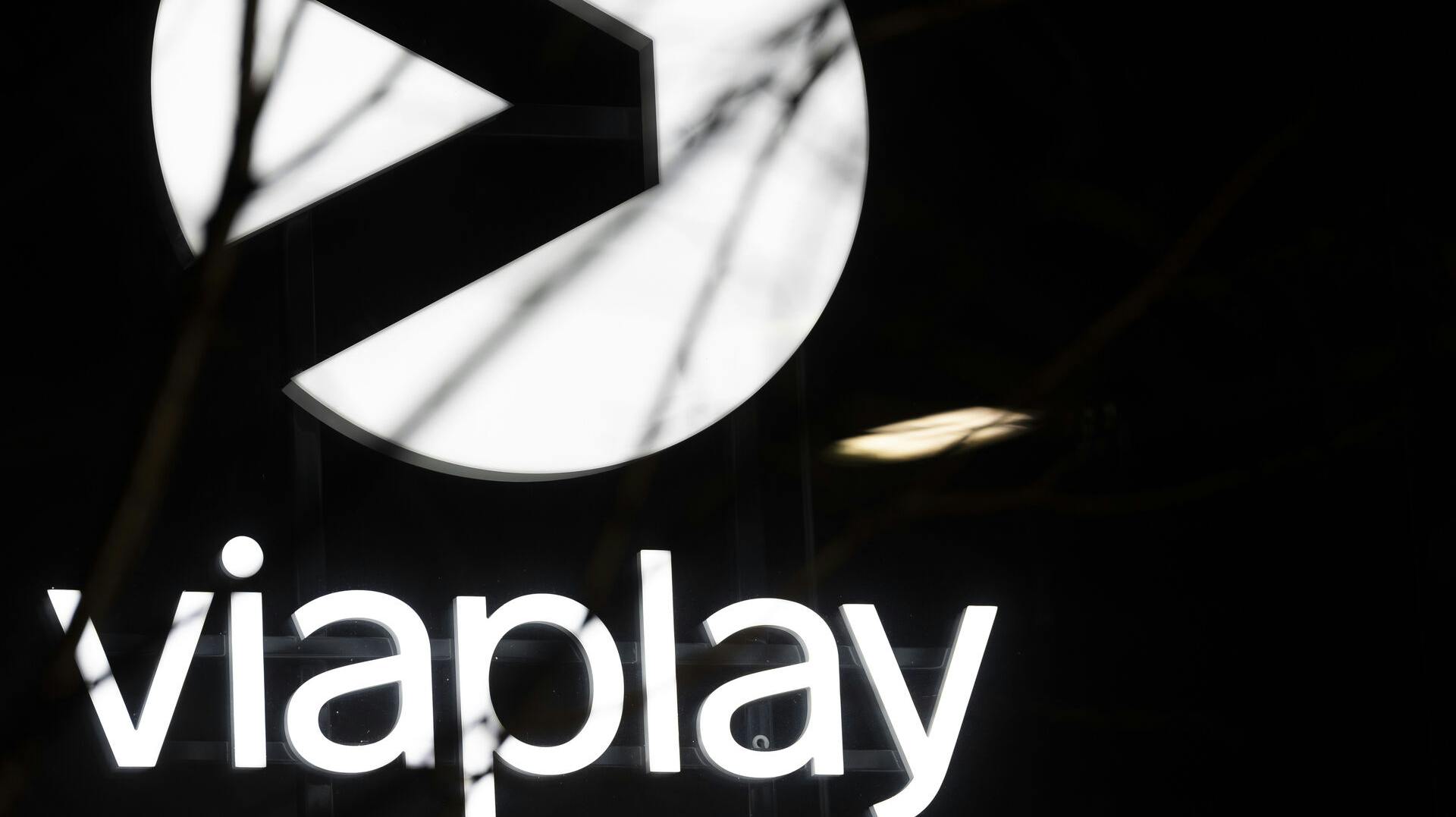 Det ser i den grad sort ud for Viaplay og ikke mindst streaminggigantens aktionærer, der igen må tage store tab på deres investering.