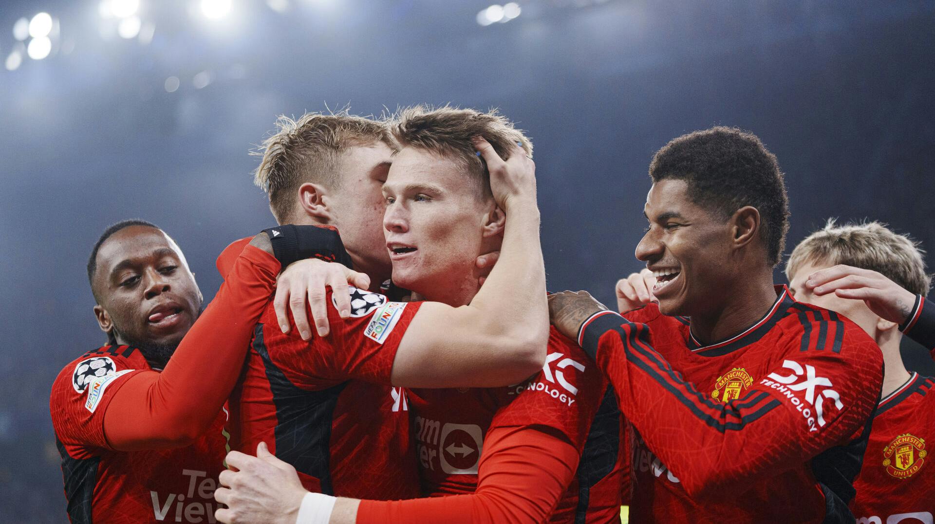 Manchester United måtte skifte flyet ud med bussen til Newcastle.