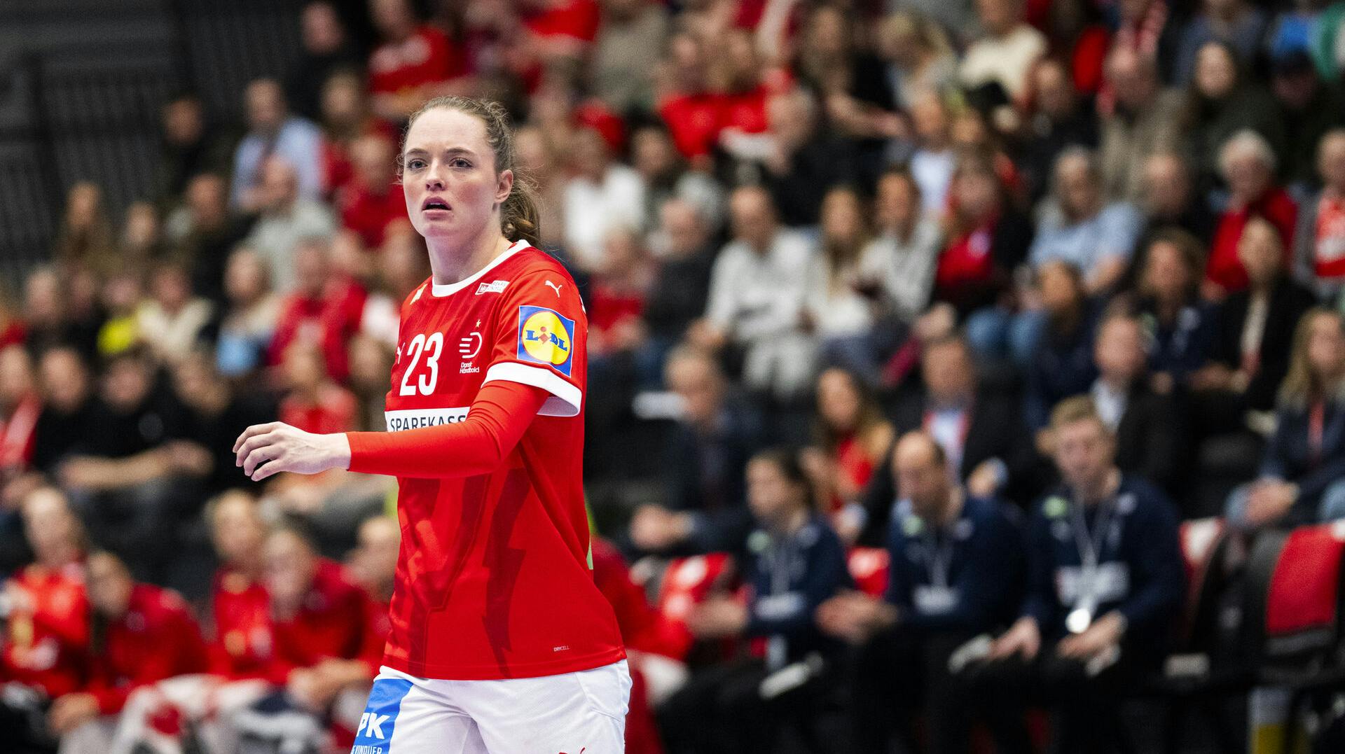 Kristina Jørgensen har skrevet under på en kontrakt, der kan betyde, at hendes ungarske eventyr kommer til at vare i tre år.