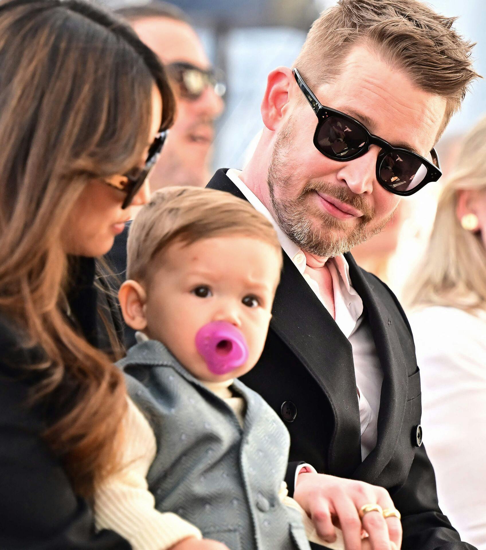 Macaulay Culkin havde sin yngste søn med fredag.