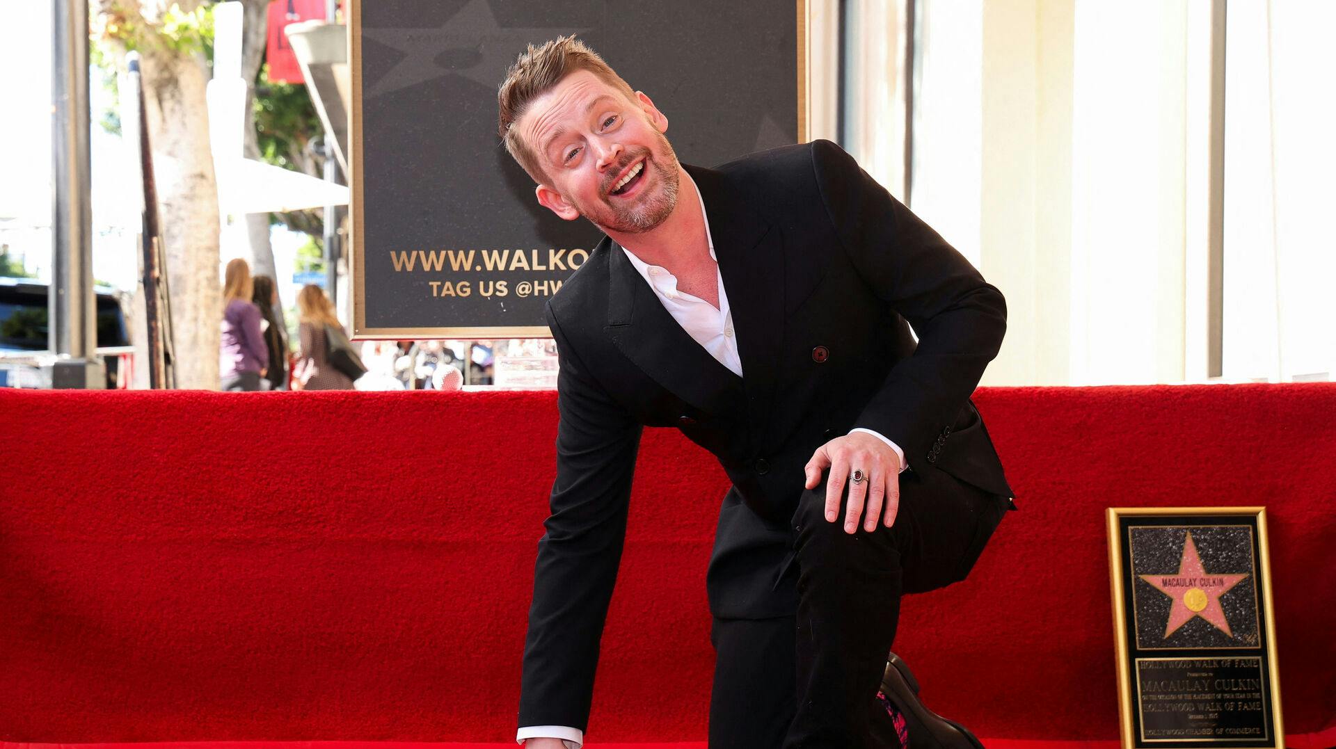 Skuespiller Macaulay Culkin modtog fredag en stjerne på den berømte Walk of Fame i Hollywood.