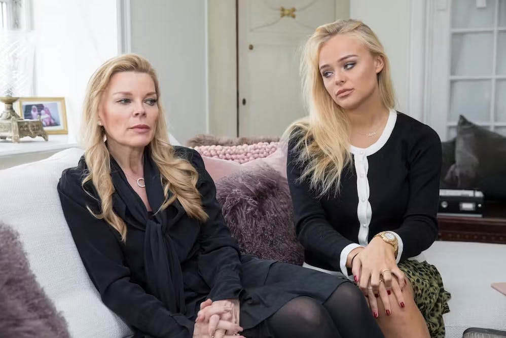 Katerina Pitzner bekræfter Elviras Dubai-situation.