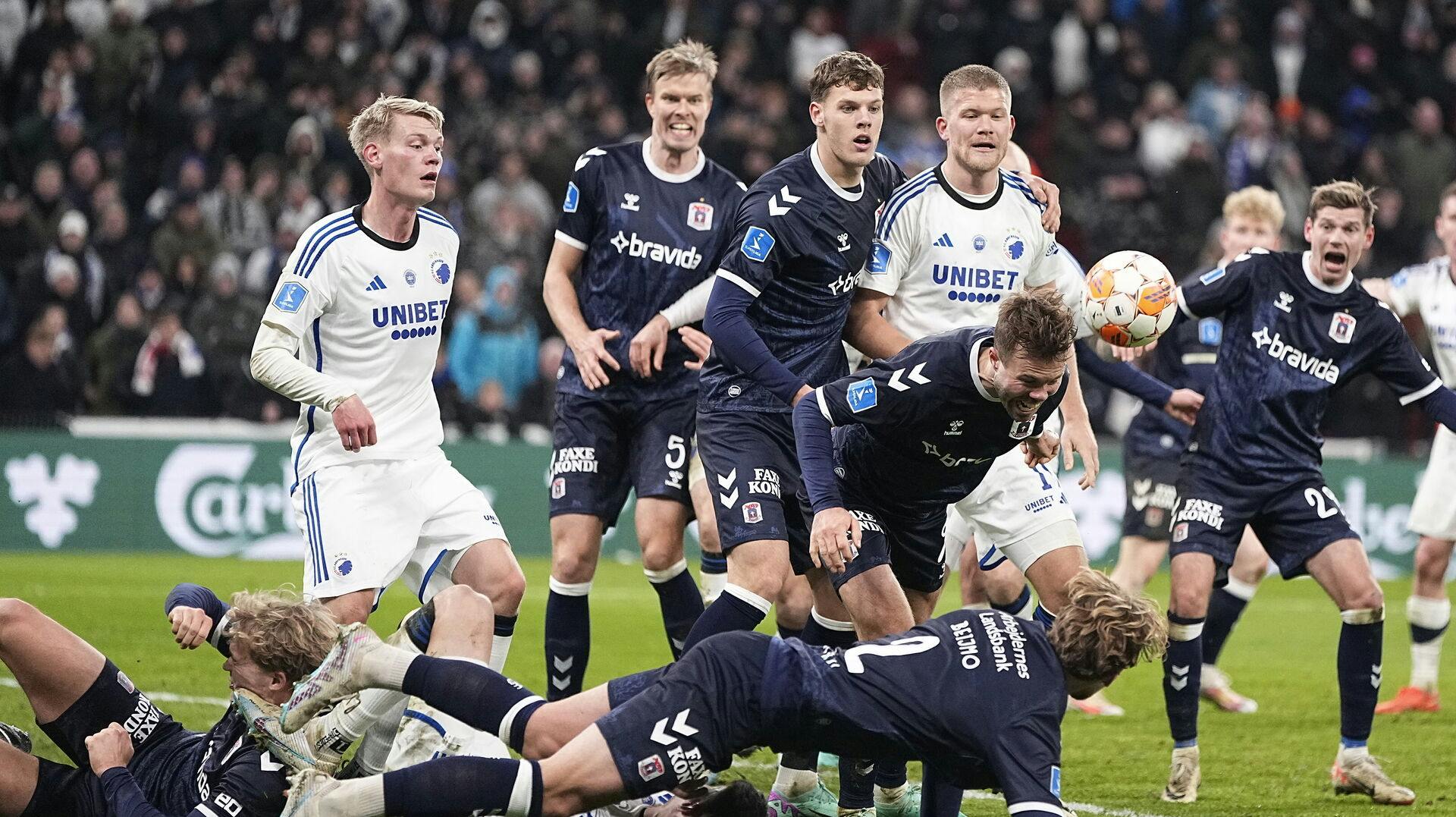 AGF slog til to gange efter dødbolde i sejren over FCK. 