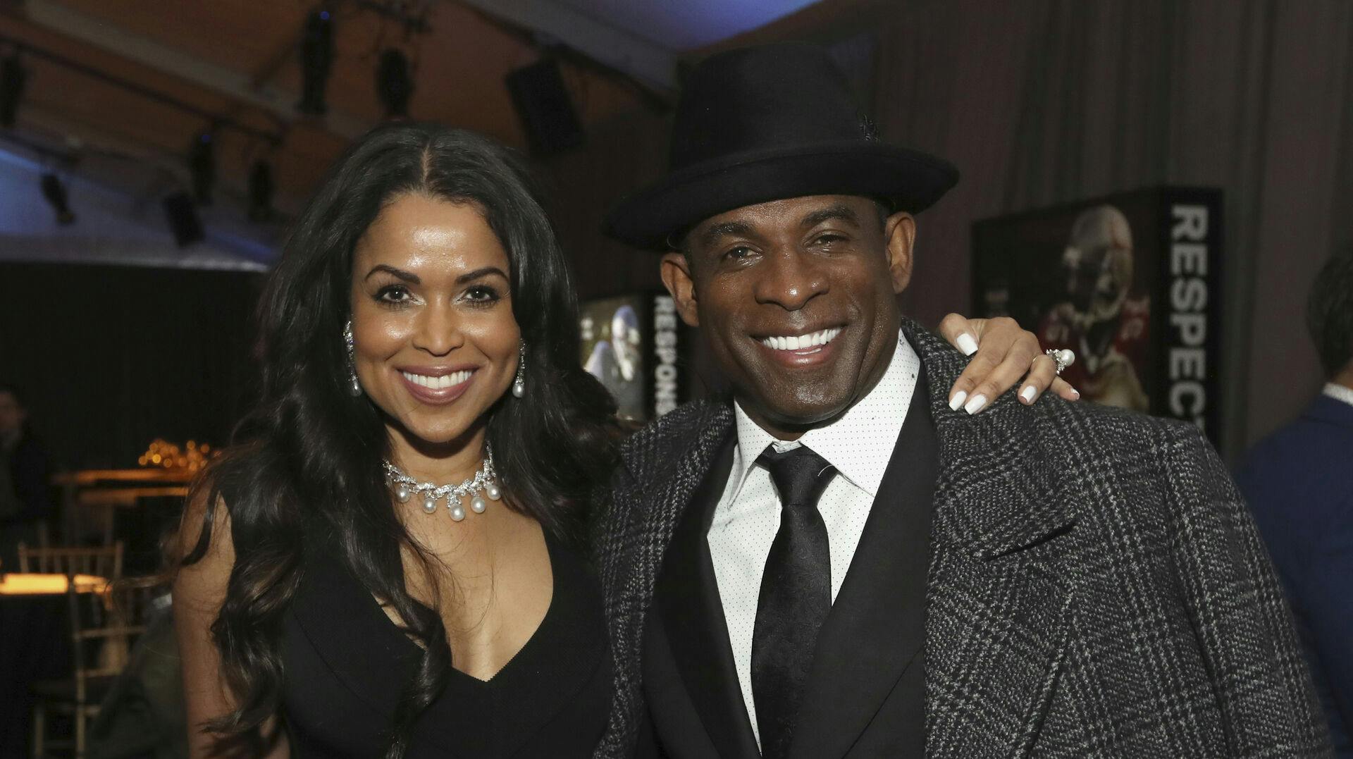 Siden 2012 har Deion Sanders og Tracey Edmonds dannet par. Parret blev også forlovet i 2019, men nu er de gået fra hinanden.