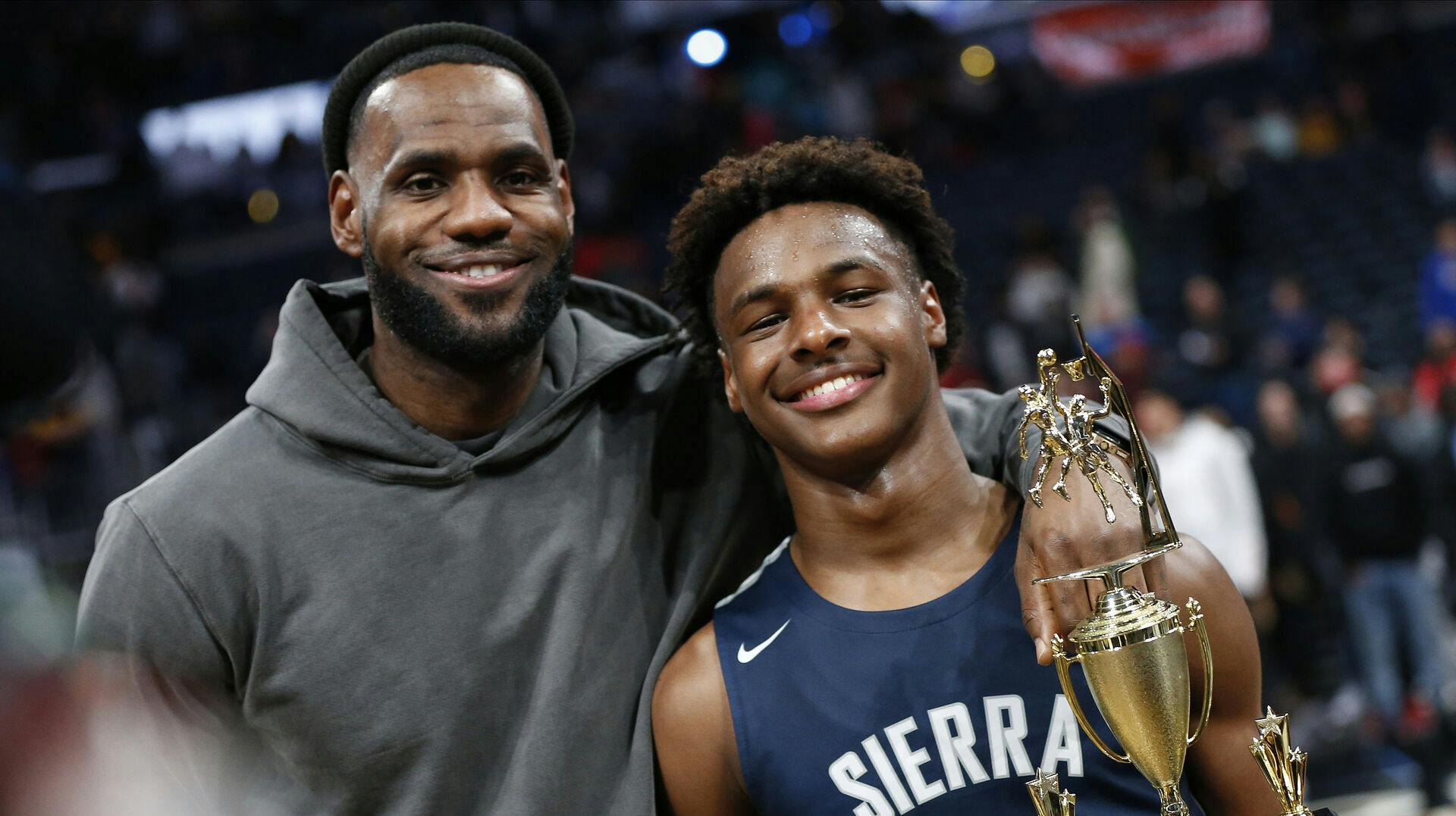 Bronny James, der er søn af LeBron James, blev ramt af et hjertestop i sommer. Nu er der fantastisk nyt.