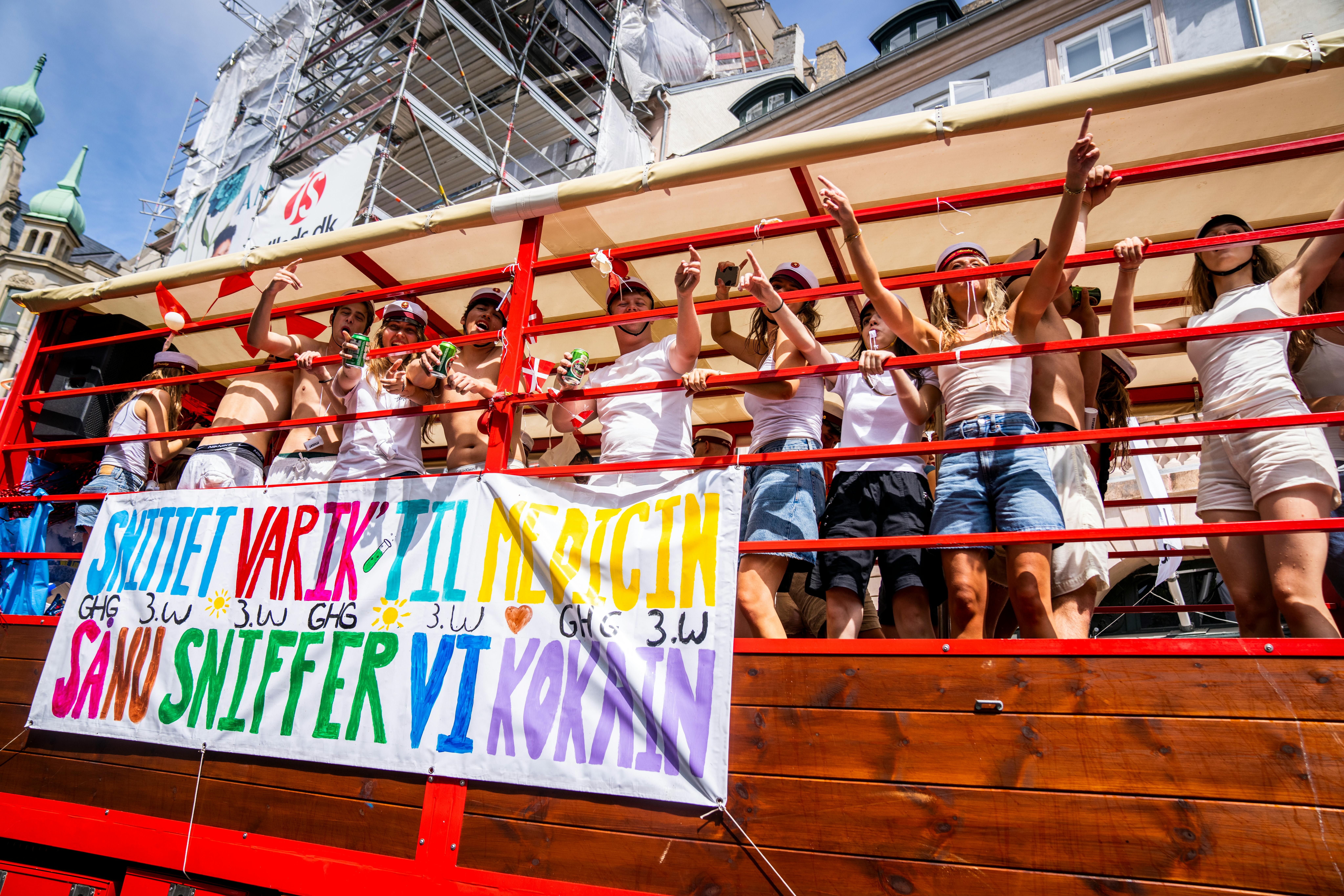 Det er slut med dj's, bartendere og elever, der enten er dumpet eller droppet ud af ungdomsuddannelsen, på studentervognene rundt i landet sommeren over.