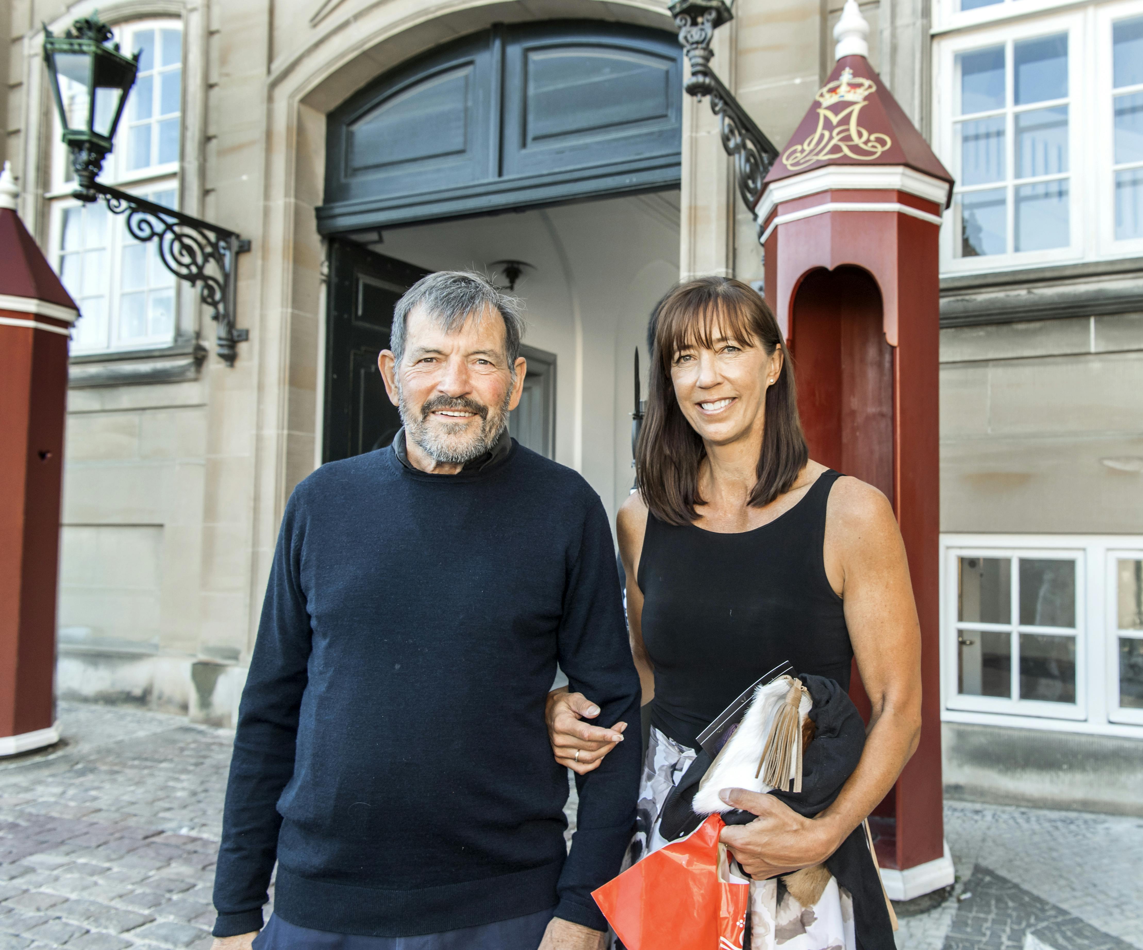 Far John ses her sammen med kronprinsesse Marys søster Jane.