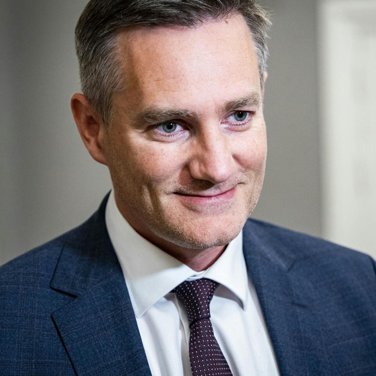 Rasmus Jarlov (K) sender en lille stikpille til Mia Wagner i kølvandet på, at den nyudnævnte minister må trække sig på grund af sit helbred.