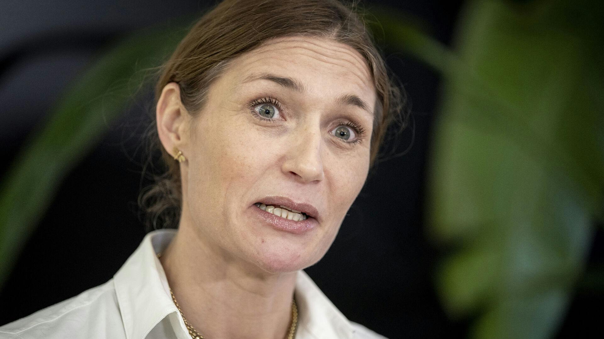 Mia Wagner udtræder af regeringen, efter hun forleden kollapsede i sit eget hjem.