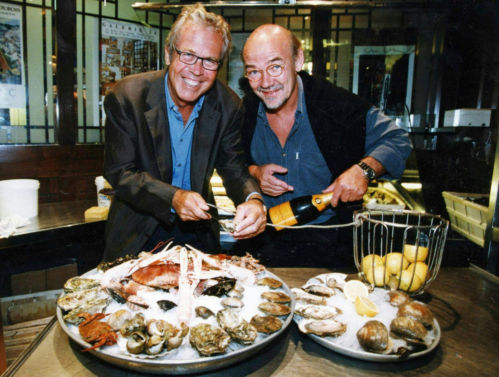 Efter en del år som radiokommentator på DR blev Jørn Mader sammen med Jørgen Leth superstjerner i Danmark for deres arbejde i det store franske etapeløb.