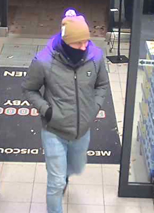 Politiet efterlyser denne mand.