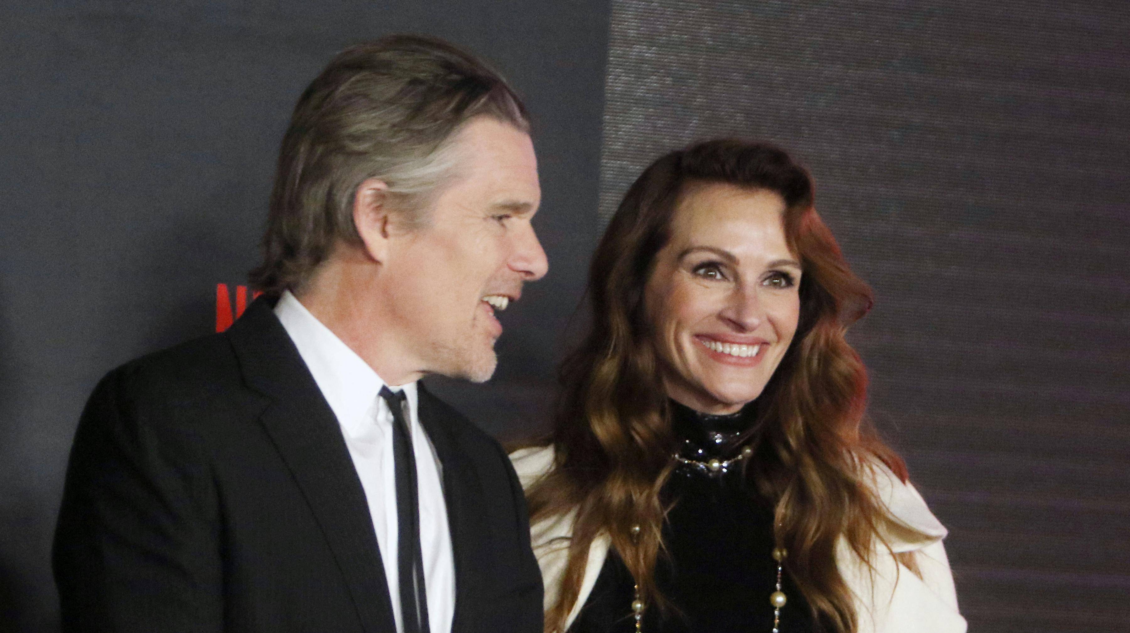 Julia Roberts er lige nu aktuel i Netflix-filmen "Leave the World Behind". I et talkshow fortæller megastjernen om sit forhold til magiske svampe.