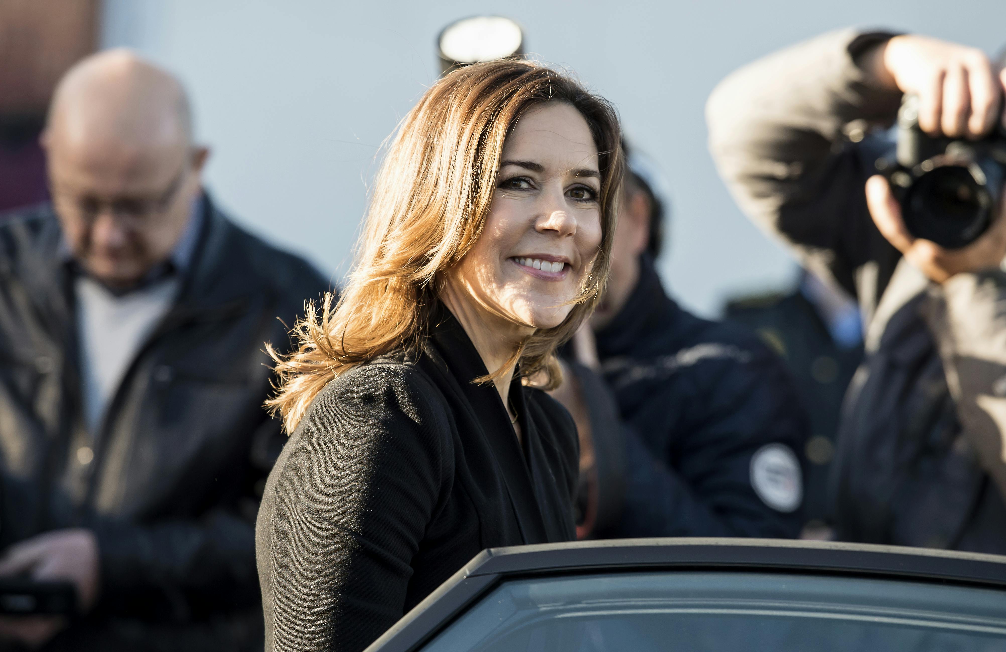 Kronprinsesse Mary pÃ¥ besÃ¸g pÃ¥ NÃ¸vling skole, nÃ¦r Aalborg. Kronprisessen skulle indvie en ny flÃ¸j pÃ¥ skolen. Louise RÃ¸mer 