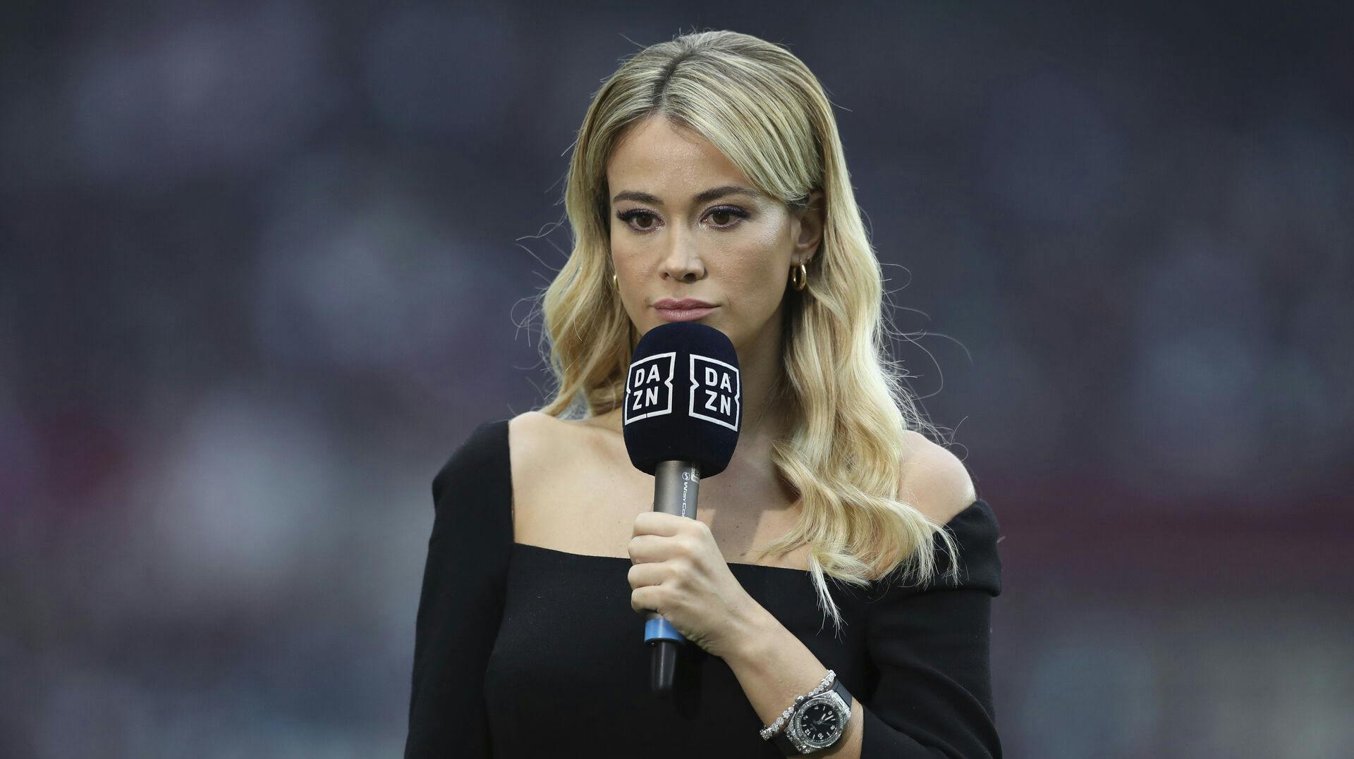 Diletta Leotta arbejder for DAZN TV i Italien, mens kæresten Loris Karius' er på kontrakt i engelske Newcastle. 