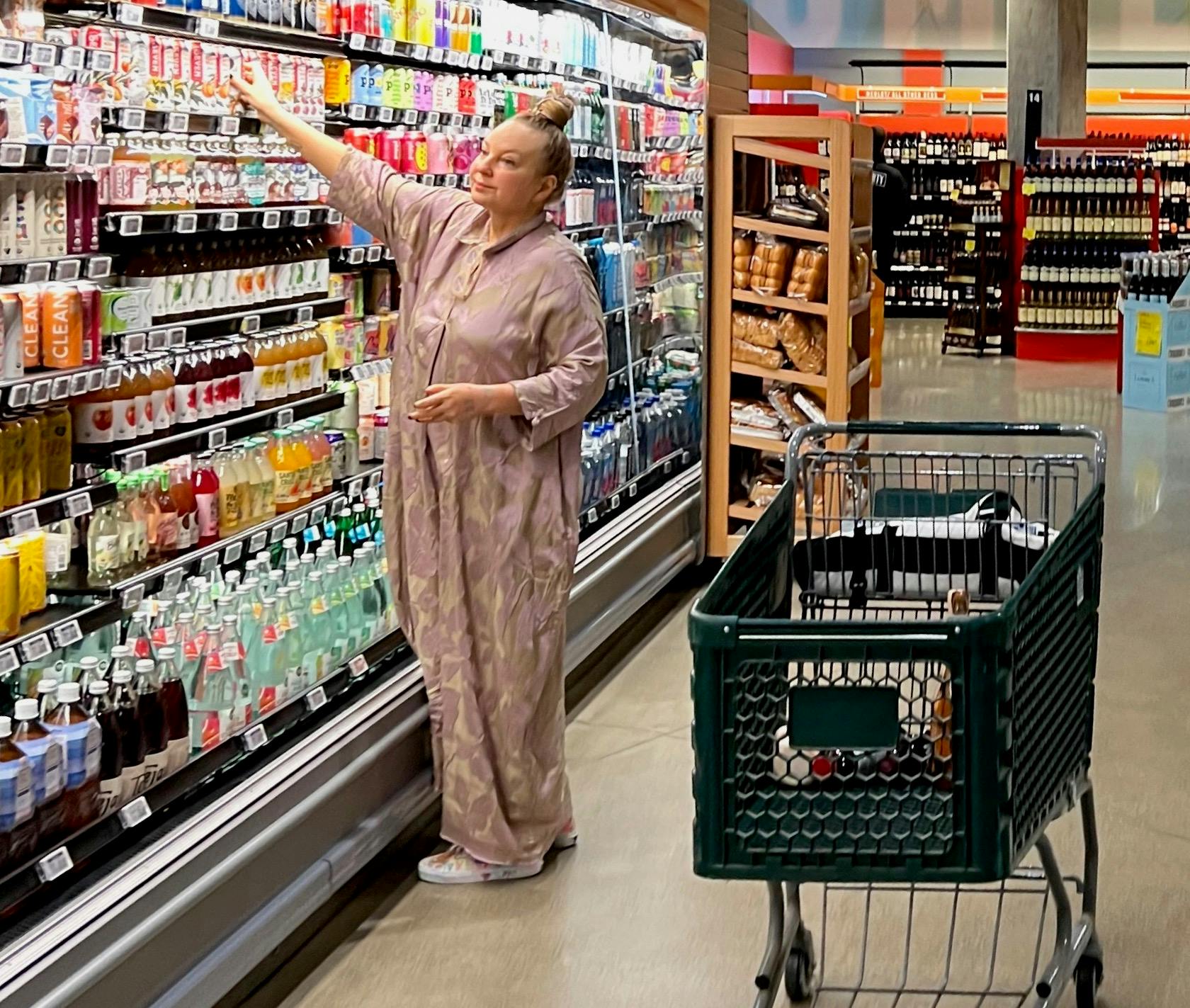 Sia blev spottet for første gang efter sit ansigtsløft i oktober, da hun den 8. november var ude for at handle i Whole Foods i Californien.