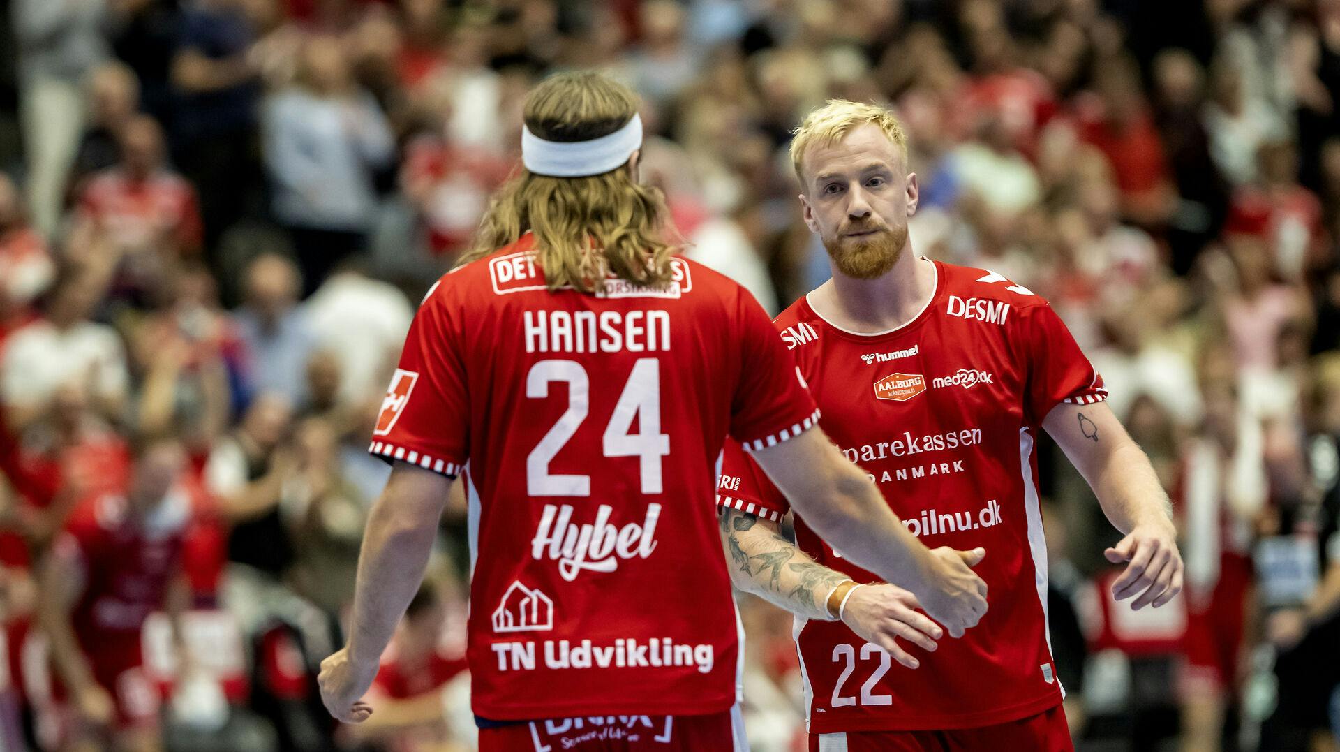Antonsen har været med til at vinde fem danske mesterskaber med Aalborg og er desuden noteret for fem landskampe. 