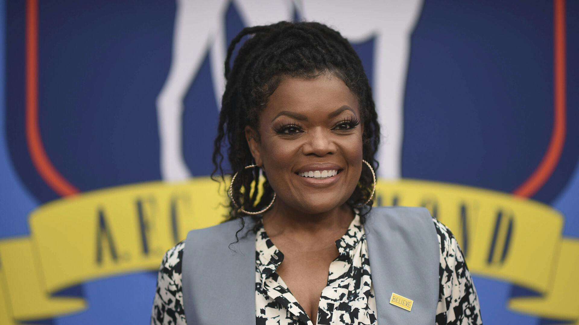 Yvette Nicole Brown skal giftes.