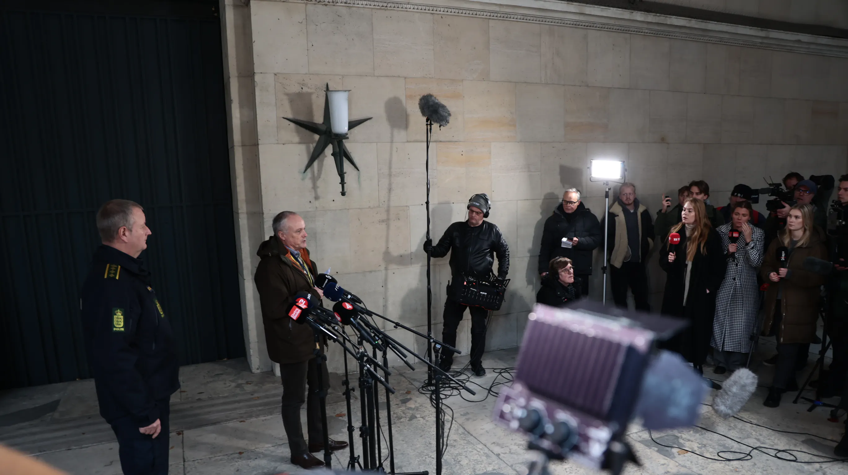 Det var begrænset, hvad politiet og PET kunne fortælle om torsdagens terroranholdelser.