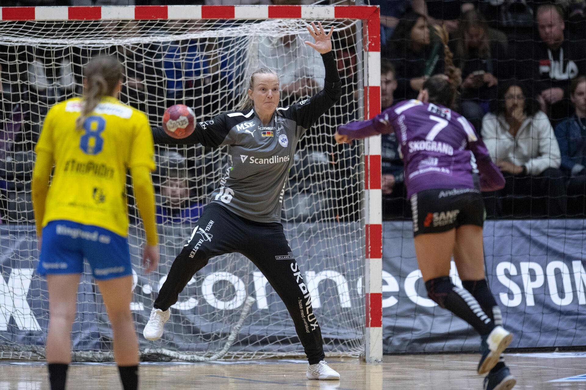 Da Louise Egestorp blev gravid endte hendes håndboldkarriere med at blive vendt på hovedet. Hun endte med at få en depression, da klubben frøs hende ude efter fødslen.