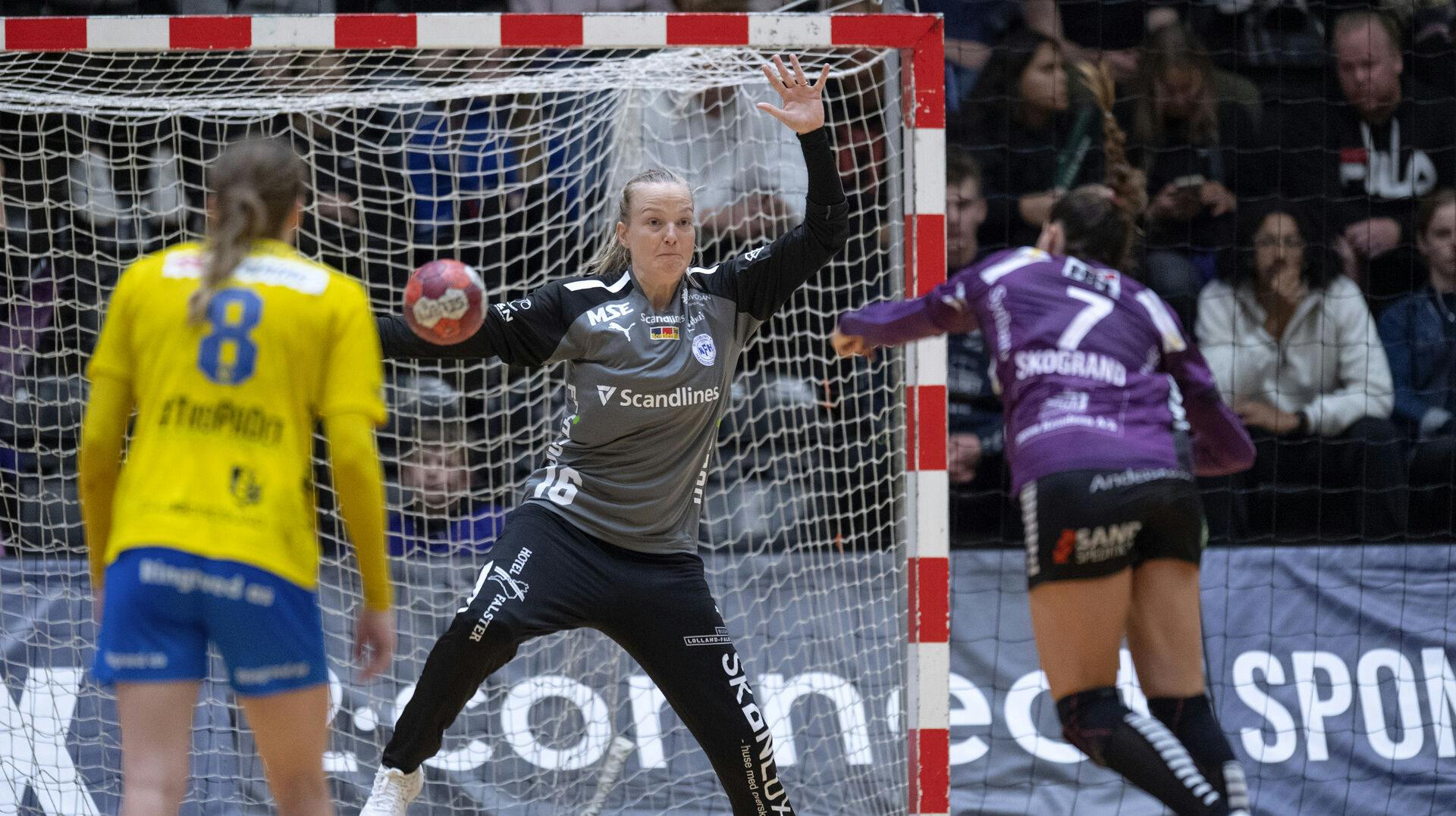 Da Louise Egestorp blev gravid endte hendes håndboldkarriere med at blive vendt på hovedet. Hun endte med at få en depression, da klubben frøs hende ude efter fødslen.