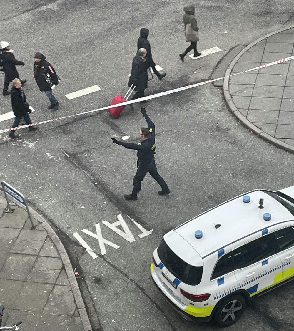 Politiet beder folk trække væk fra banegårdens område.&nbsp;&nbsp;&nbsp;&nbsp;