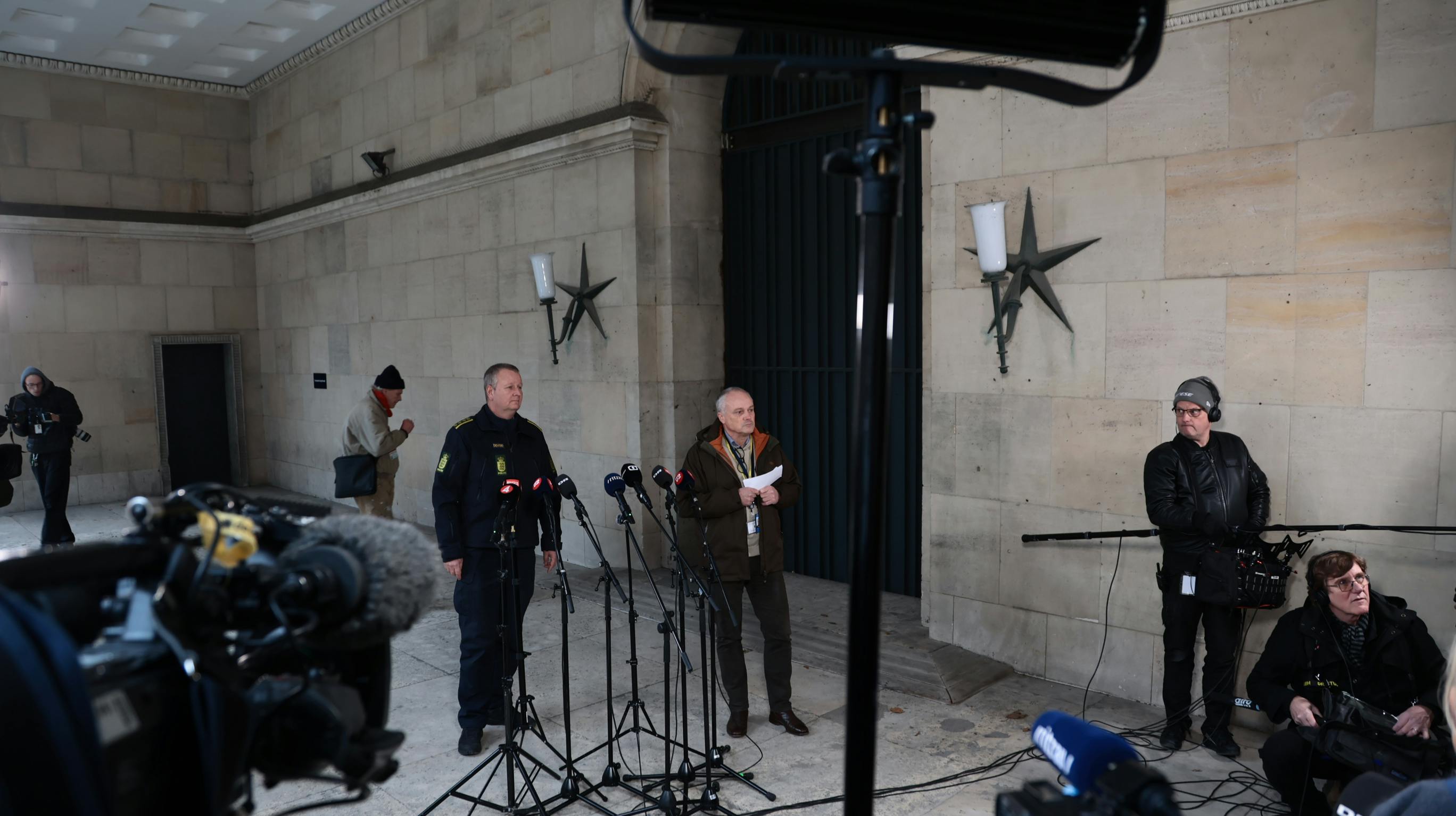 Københavns Politi og PET på et pressemøde torsdag, hvor de fortalte om et muligt afværget terrorangreb mod Danmark. Efter pressemødet blev en gruppe jøder angiveligt opfordret til at droppe planlagt arrangement, hvor man ville vise støtte til Israe