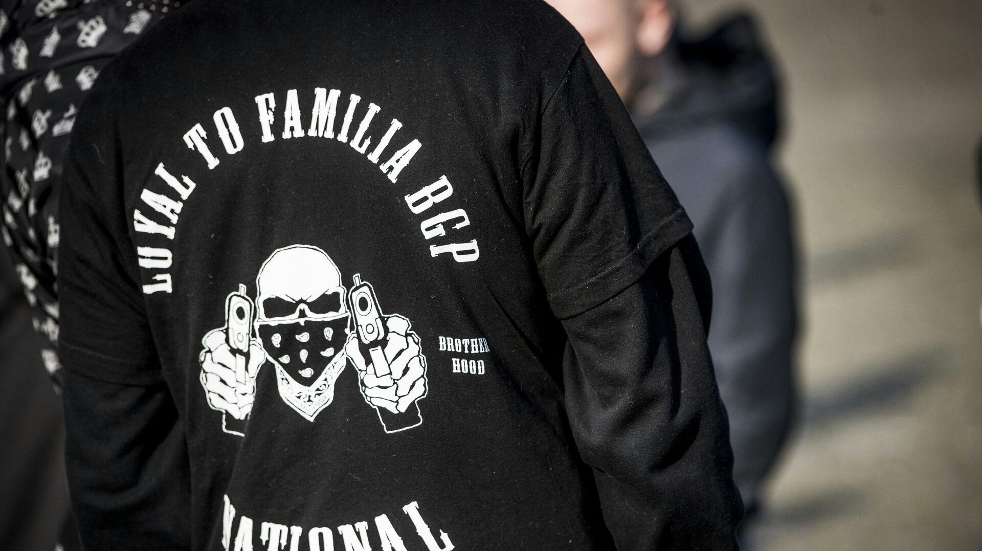 Ifølge Ekstra Bladet er en af de fængslede in absentia et højtstående medlem af Loyal To Familia.