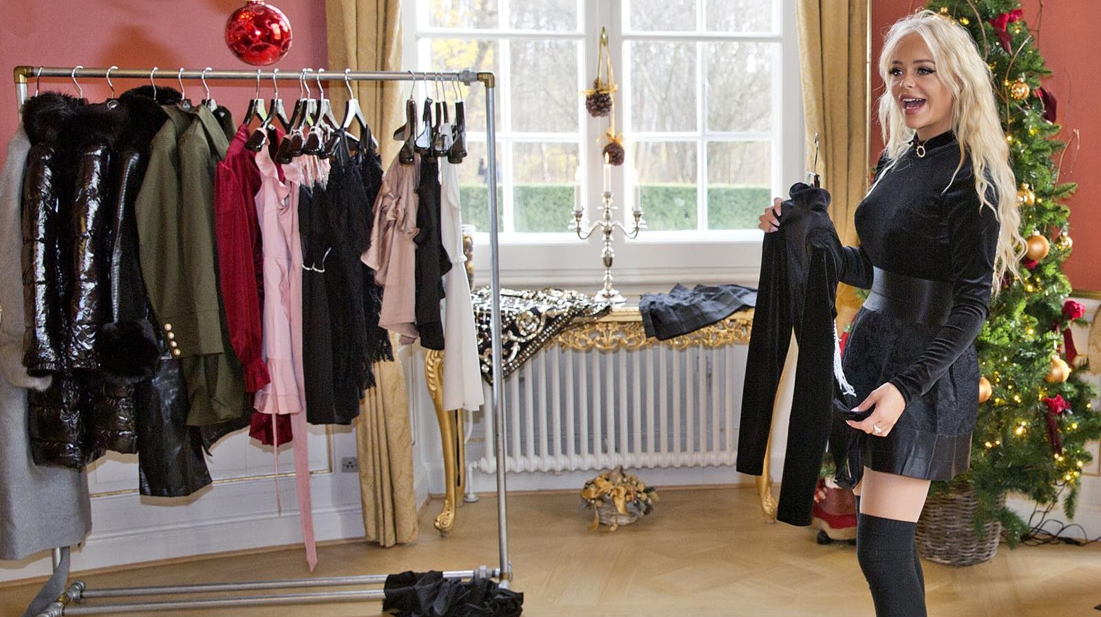 Da influenceren blev beskyldt for at sælge billigt kinesisk tøj i sin webshop, afviste hun alle anklager: – Man får hvad man betaler for, lød det.