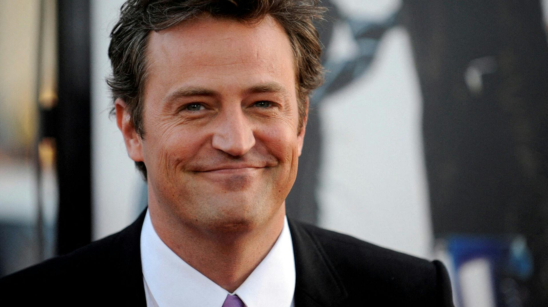 FILE PHOTO: Cast member Matthew Perry attends the premiere of the film "17 Again" in Los Angeles April 14, 2009. REUTERS/Phil McCarten/File Photo