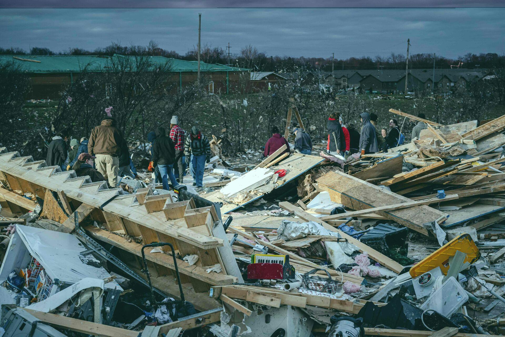 Mindst seks personer mistede livet – og adskillige hjem blev ødelagt – da en række tornadoer i sidste weekend raserede den amerikanske delstat Tennessee.  