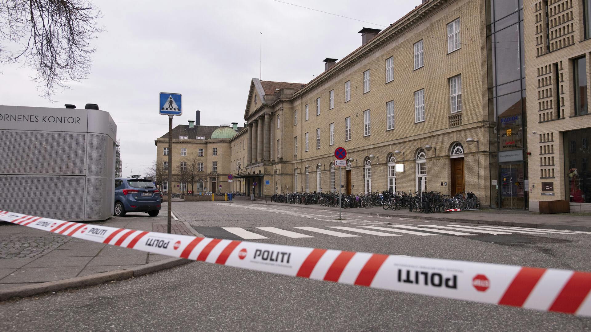 Banegårdspladsen i Aarhus lukkede torsdag ned, efter der var blevet indringet en bombetrussel. Drengen indrømmer nu at stå bag opkalder.