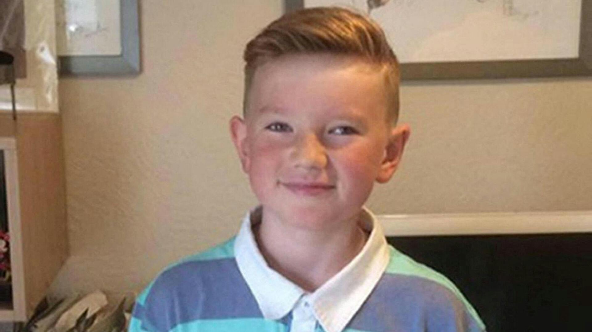 Greater Manchester Police brugte dette billede af den dengang 11-årige Alex Batty, da han blev efterlyst i 2017.