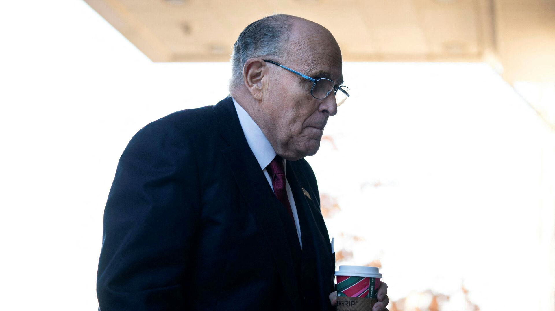 Tidligere Trump-advokat Rudy Giuliani skal betale 148 millioner dollar i erstatning.