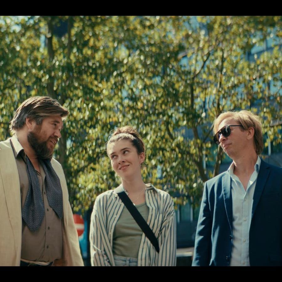 Rasmus Bjerg spiller tæt overfor Brian Lykke og Thit Aaberg i Mikael Wulffs nye film ”Højst besynderlige typer”.