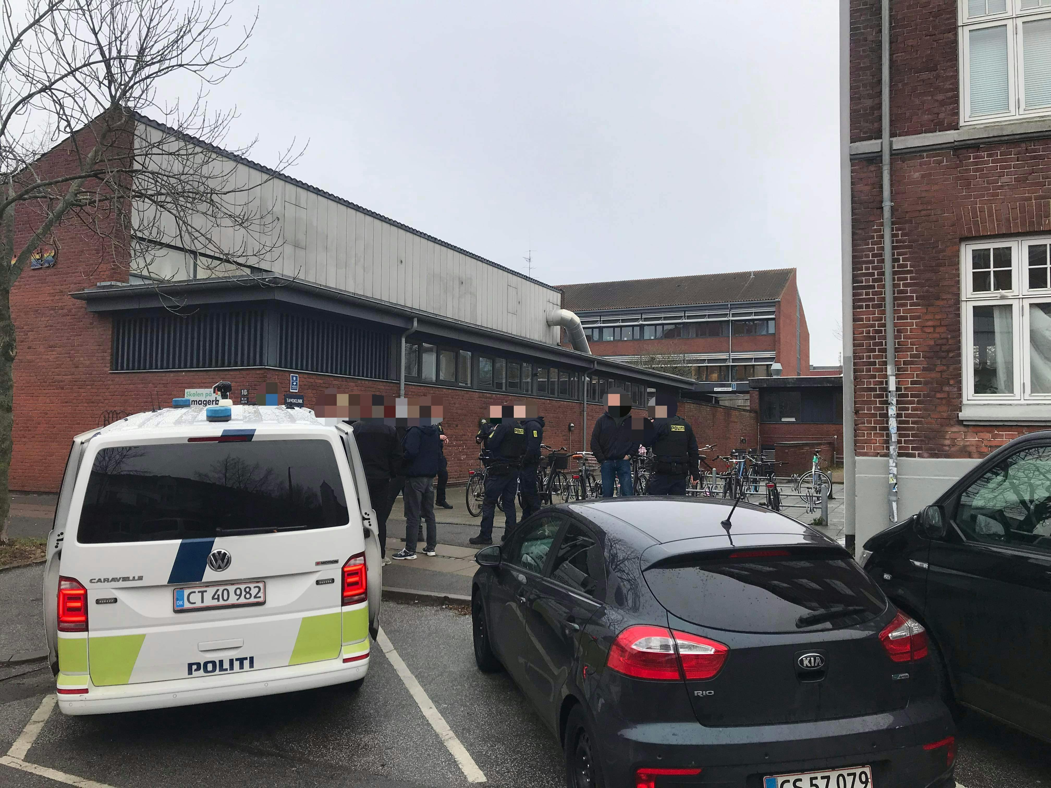 Politiet er fredag til stede ved Skolen på Amagerbro, hvor de undersøger et 'mistænkeligt forhold'.