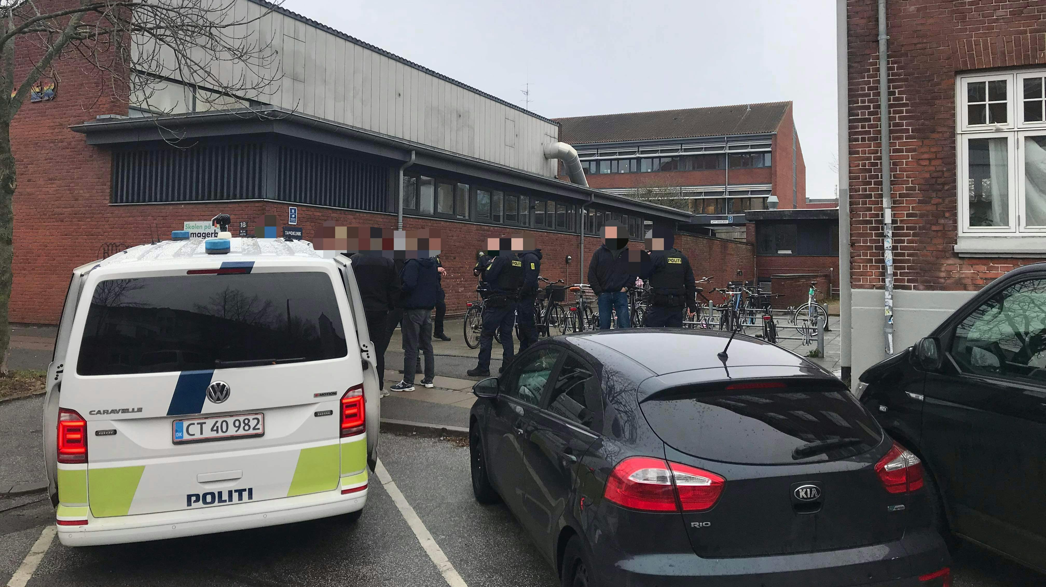 Politiet er fredag til stede ved Skolen på Amagerbro, hvor de undersøger et 'mistænkeligt forhold'.