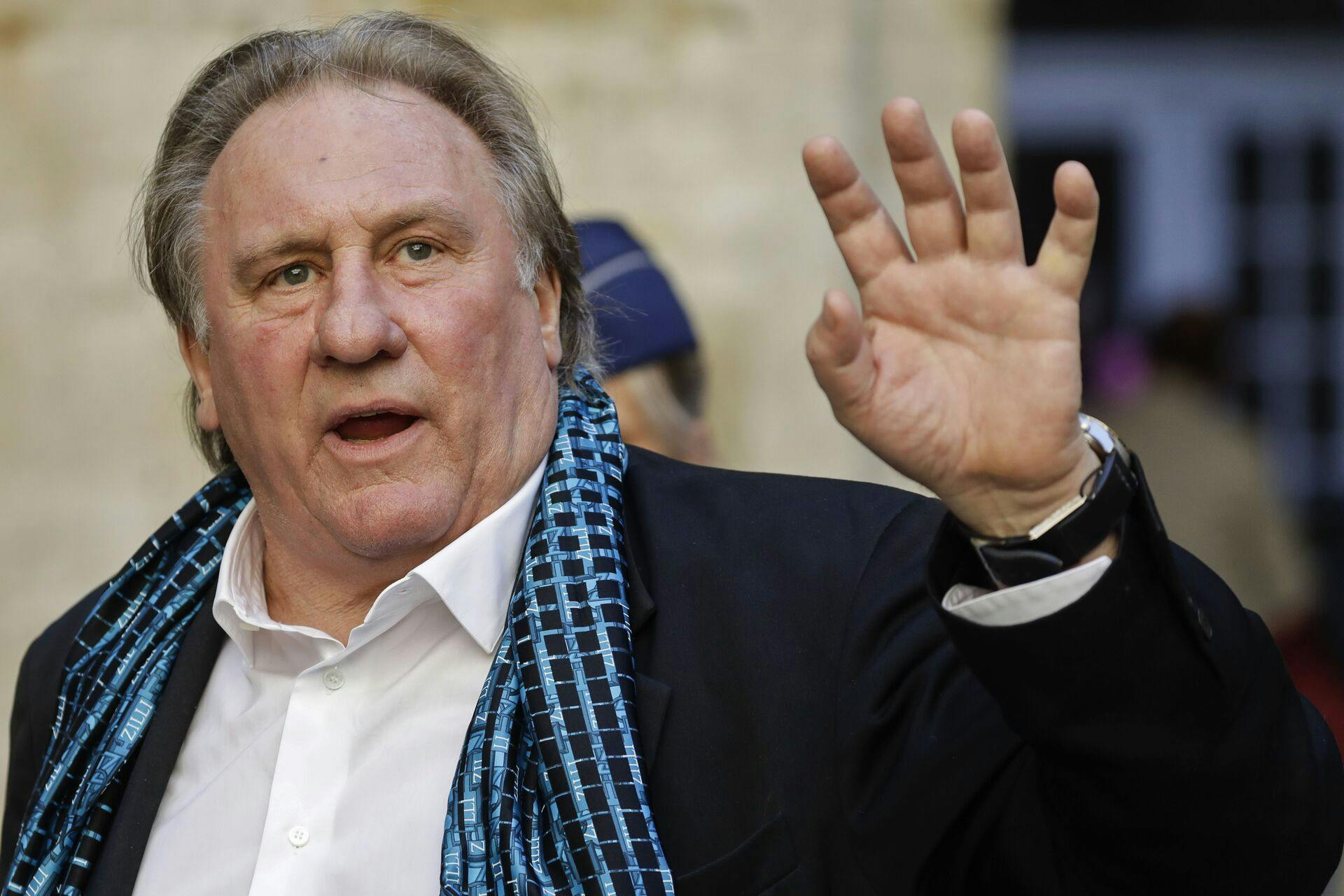 I april kunne det undersøgende medie Mediepart fortælle, at 13 kvinder anklagede Gérard Depardieu for enten overgreb eller voldtægt.
