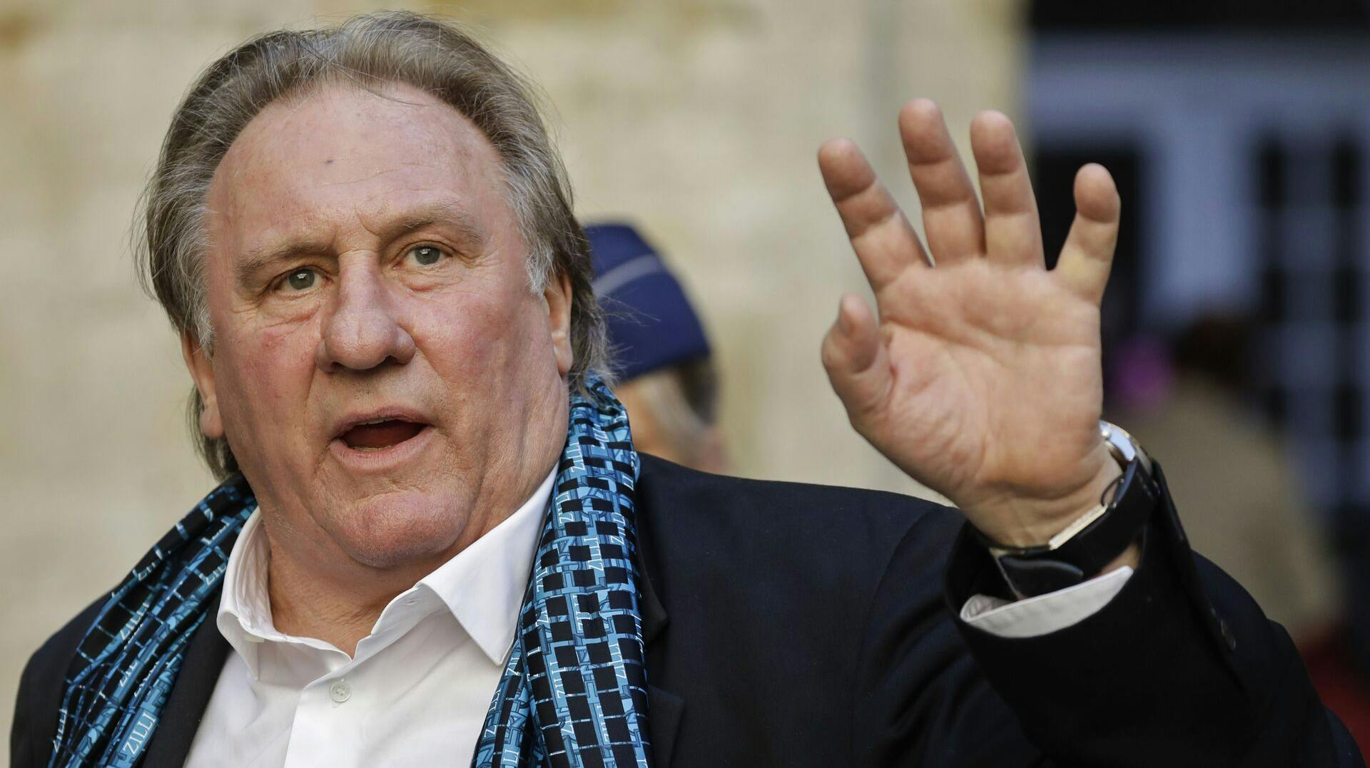 I april kunne det undersøgende medie Mediepart fortælle, at 13 kvinder anklagede Gérard Depardieu for enten overgreb eller voldtægt.