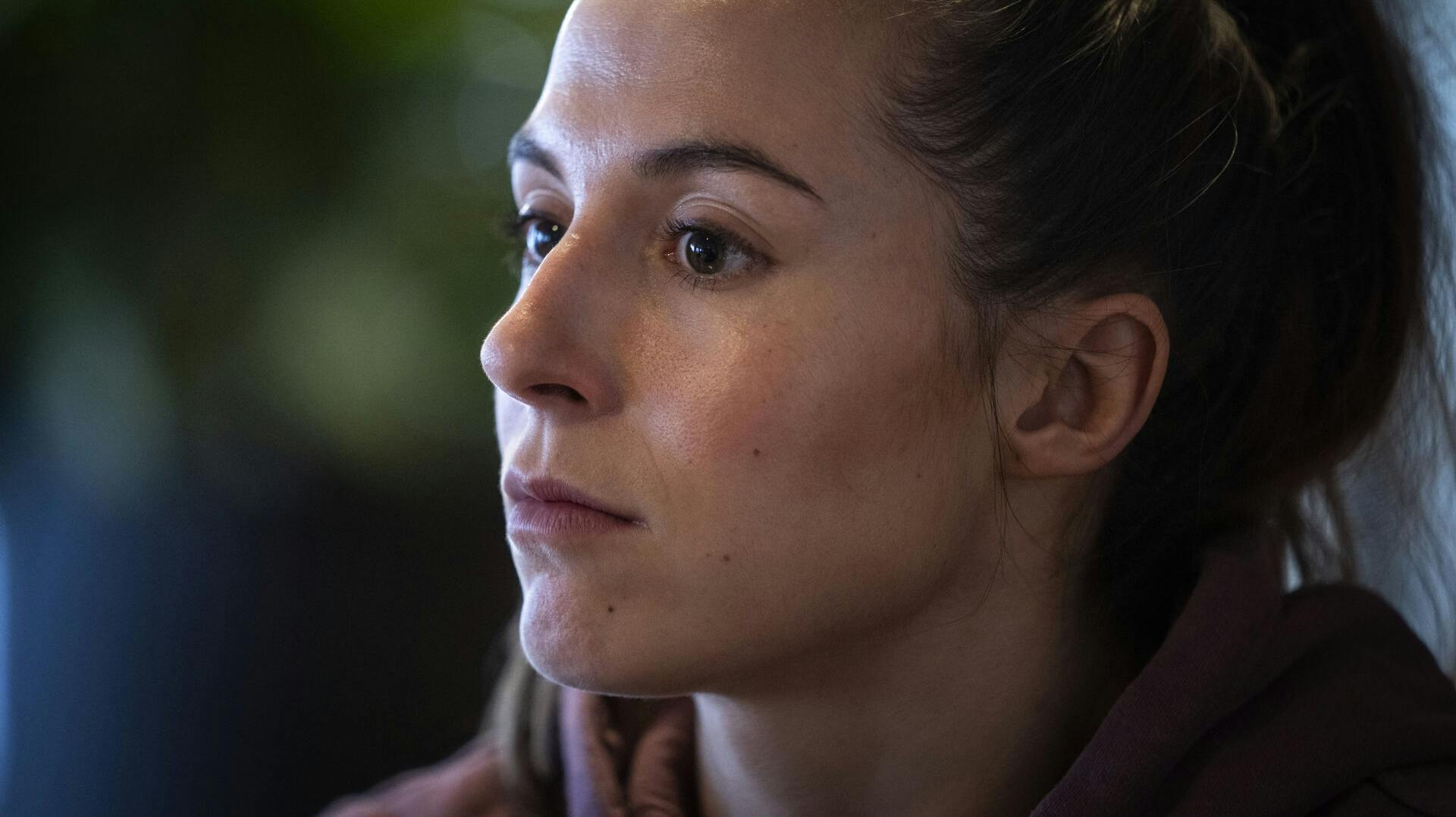Louise Burgaard var stadig hårdt ramt på lørdagens pressemøde. 