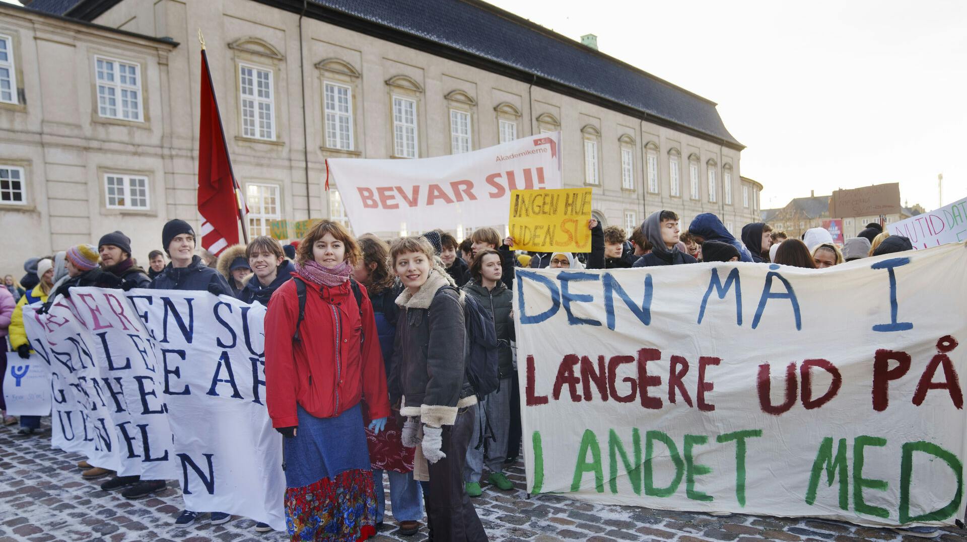 De studerende foran Christiansborg den 5. december.