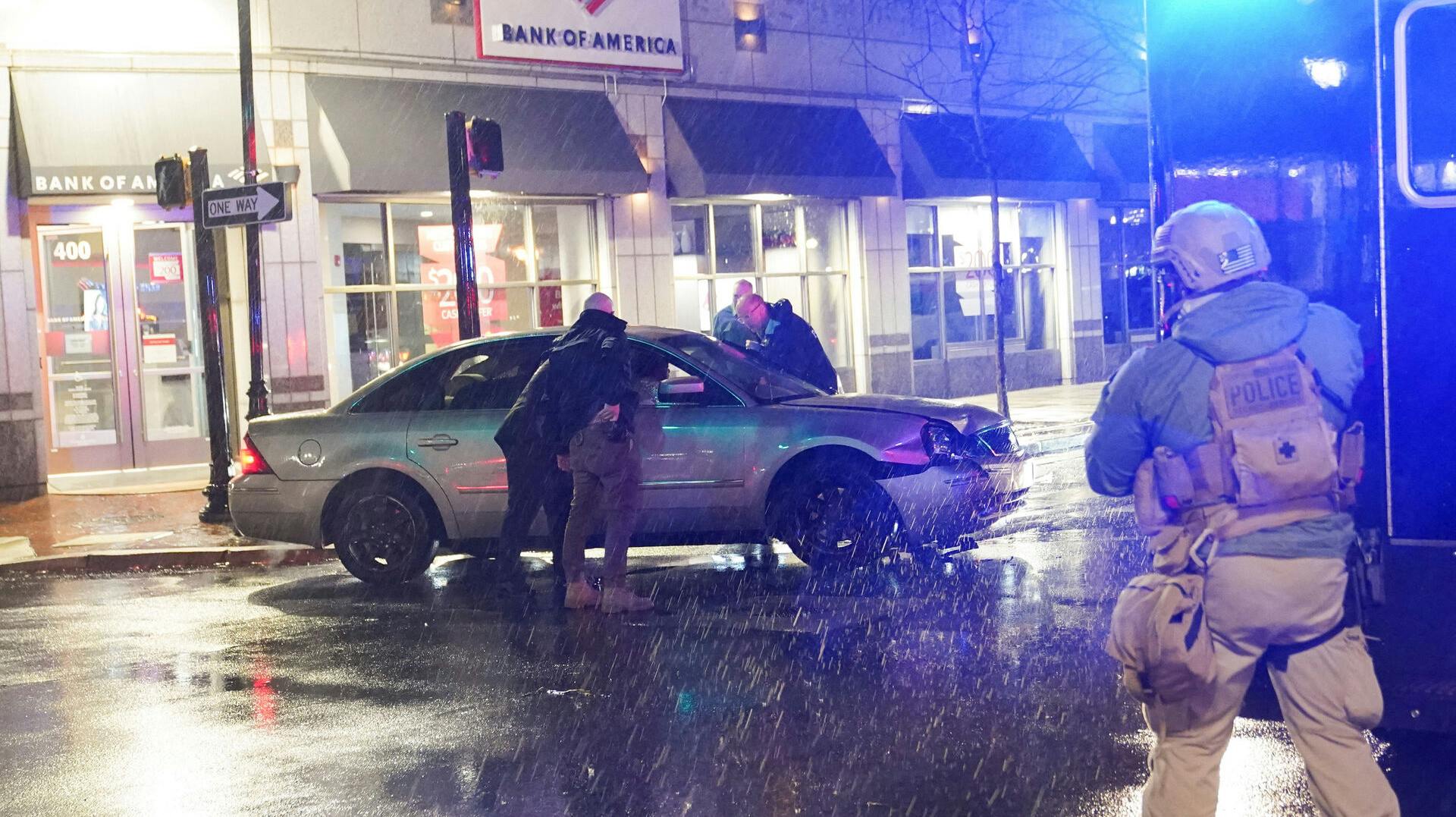 En bil er stødt ind i en SUV, der er en del af USA's præsident Joe Bidens sikkerhedsmandskab i Wilmington i delstaten Delaware søndag.