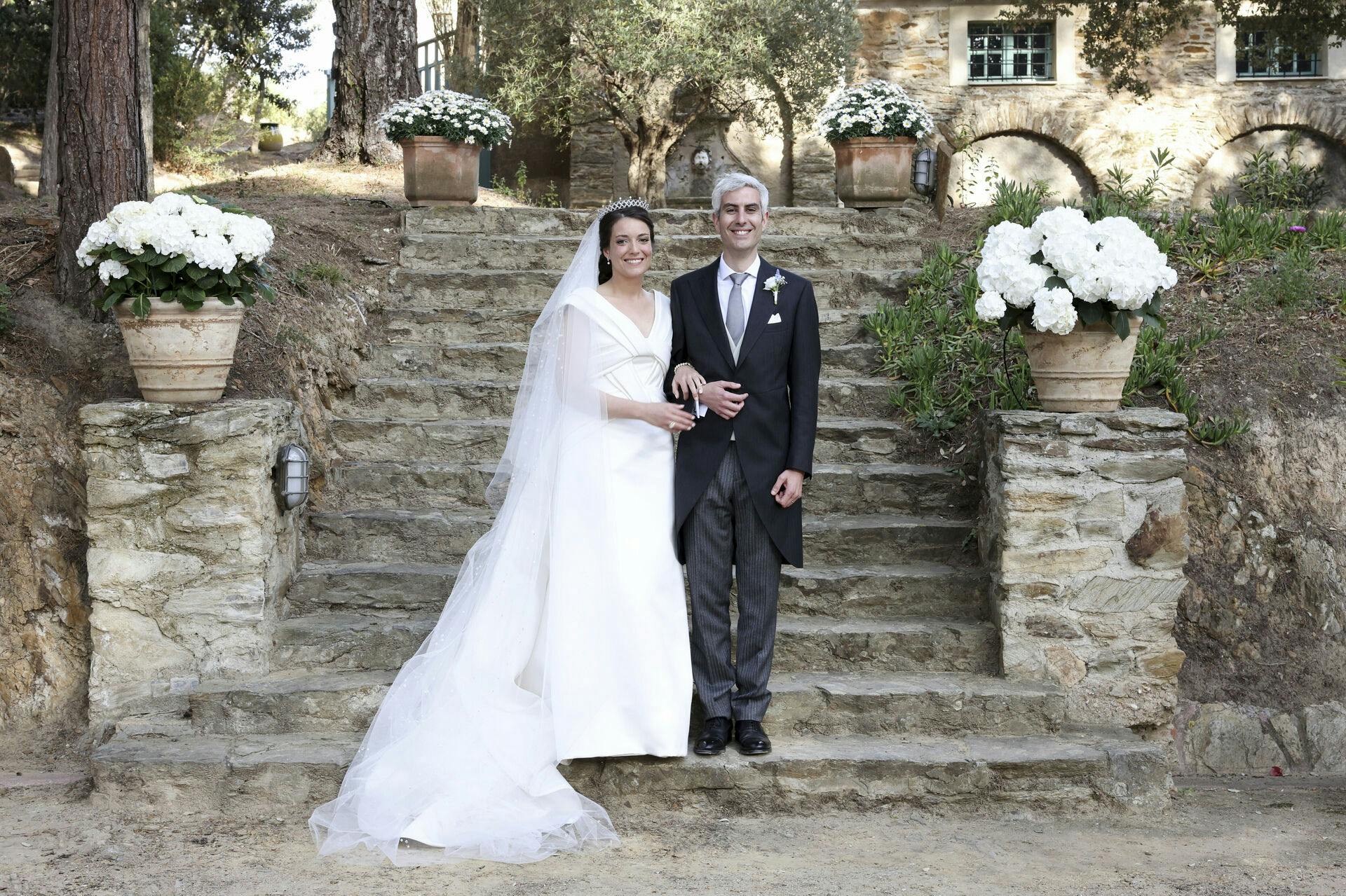 Prinsesse Alexandra og Nicolas Bagory blev gift ad to omgange i årets løb. Her ses parret under deres kirkelige vielse, der fandt sted 29. april i det sydfranske.