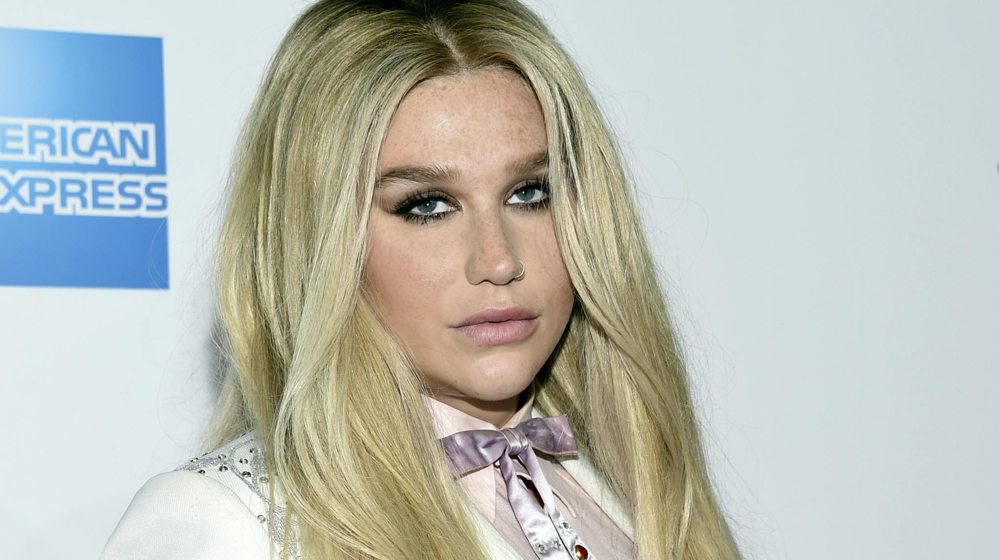 Kesha har nu kappet alle bånd til Dr. Luke, som hun tidligere har anklaget for seksuelt overgreb.