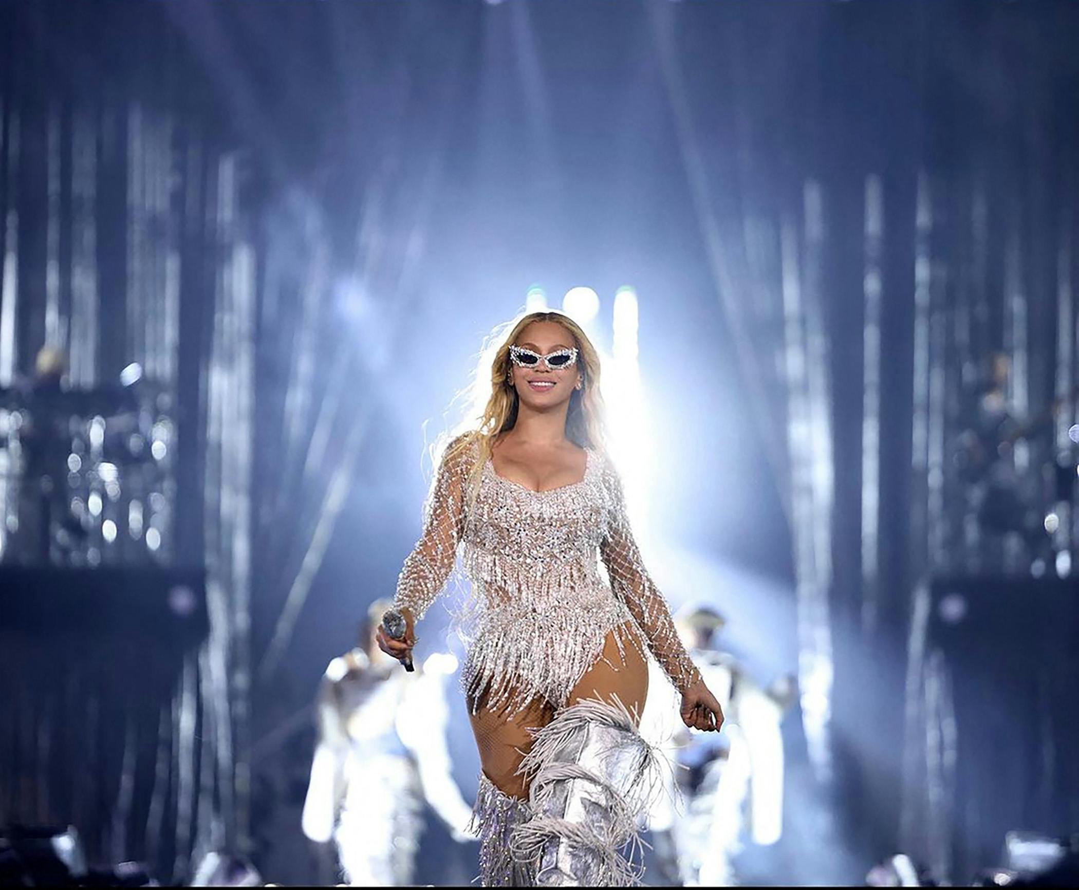 Beyoncés fans føler, hun leger med dem ved at skabe falske forhåbninger.