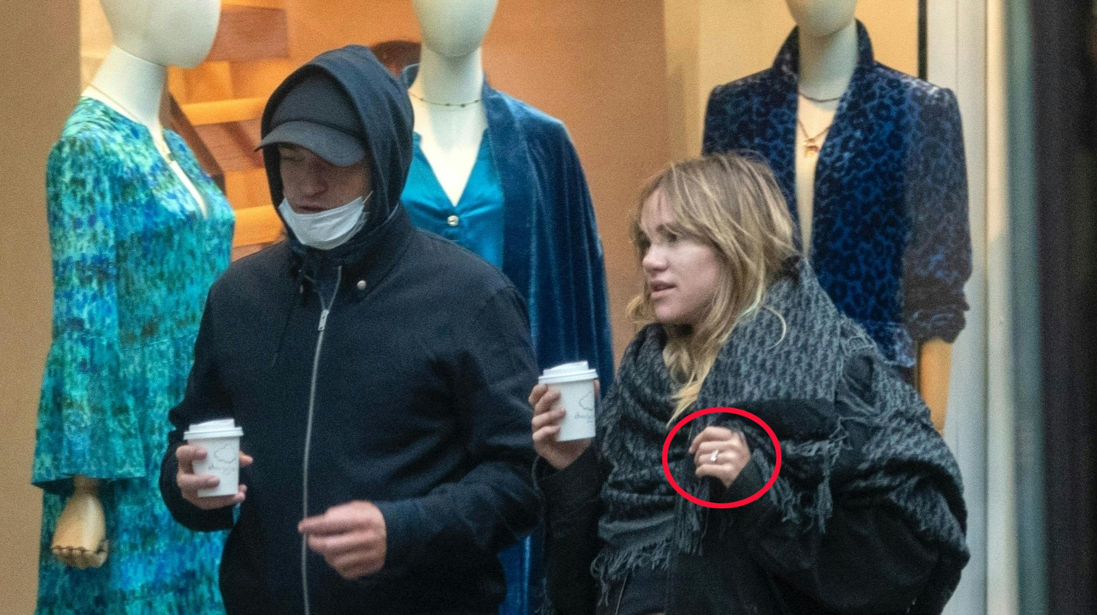 Er der både baby og bryllup på vej for Robert Pattinson og Suki Waterhouse?