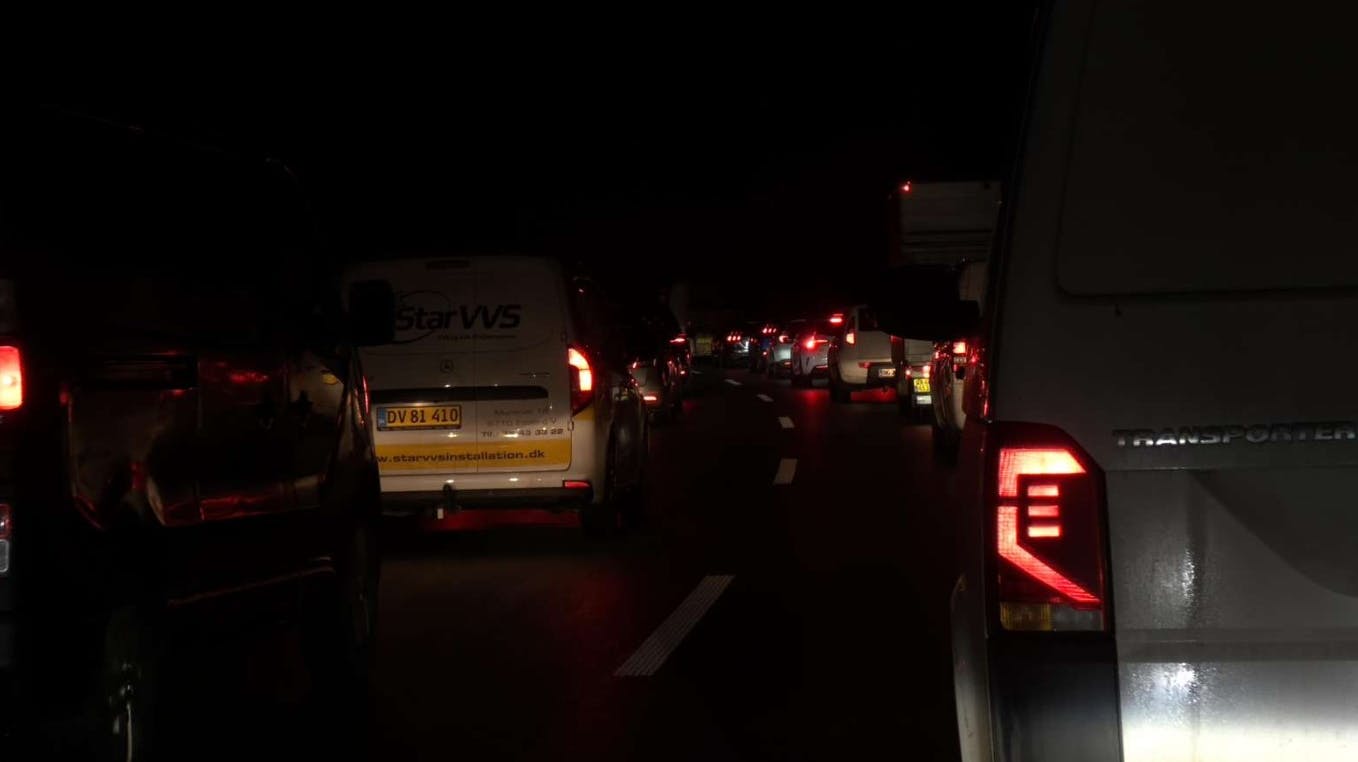 Et solouheld forårsager tirsdag morgen kø på Køge Bugt Motorvejen.