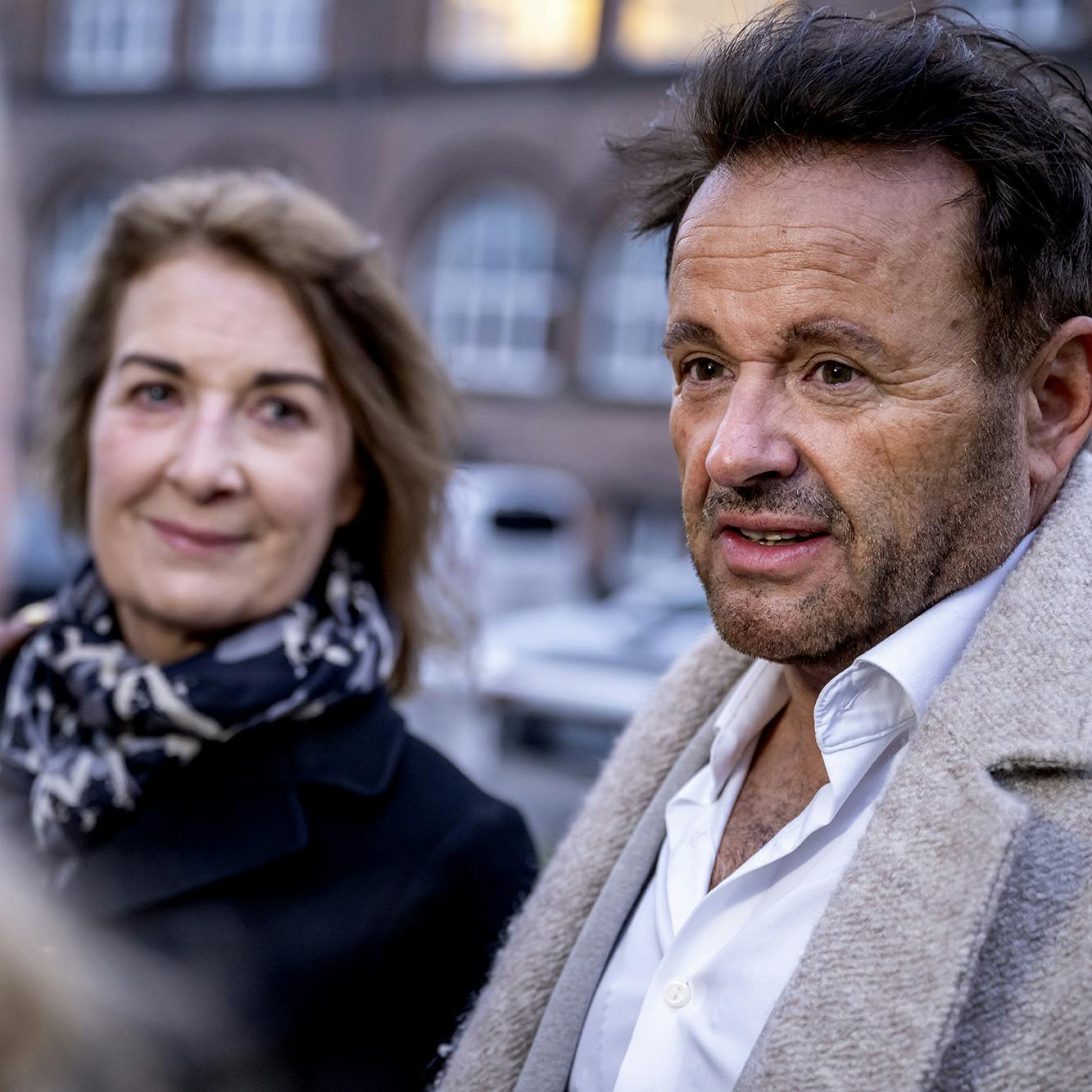 Dennis Knudsen sammen med sin advokat Mette Grith Stage.
