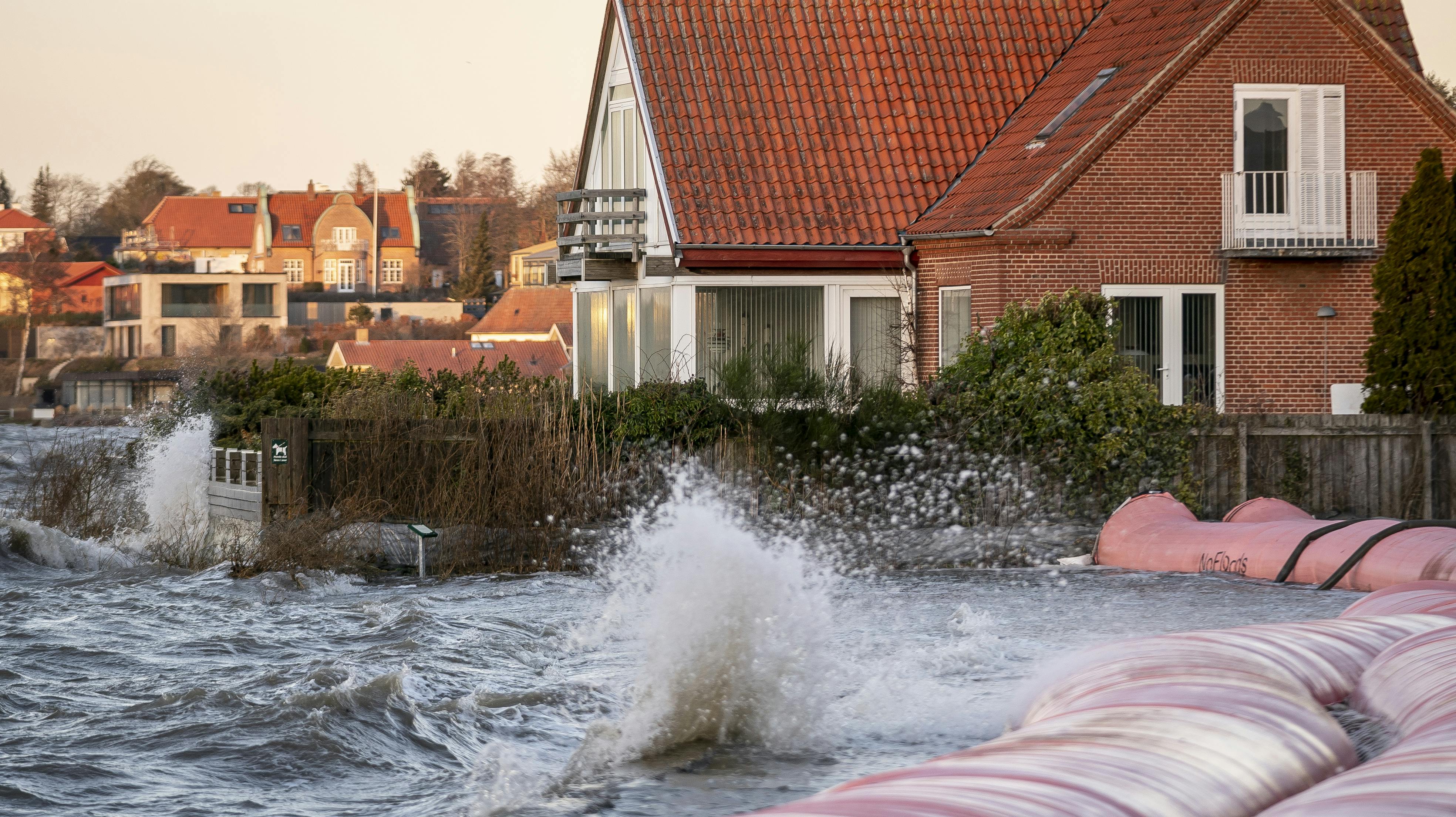 Stormen Pia bliver kraftigere end først antaget, og i den forbindelse beder Fredensborg Kommune nu borgerne om hjælp. 