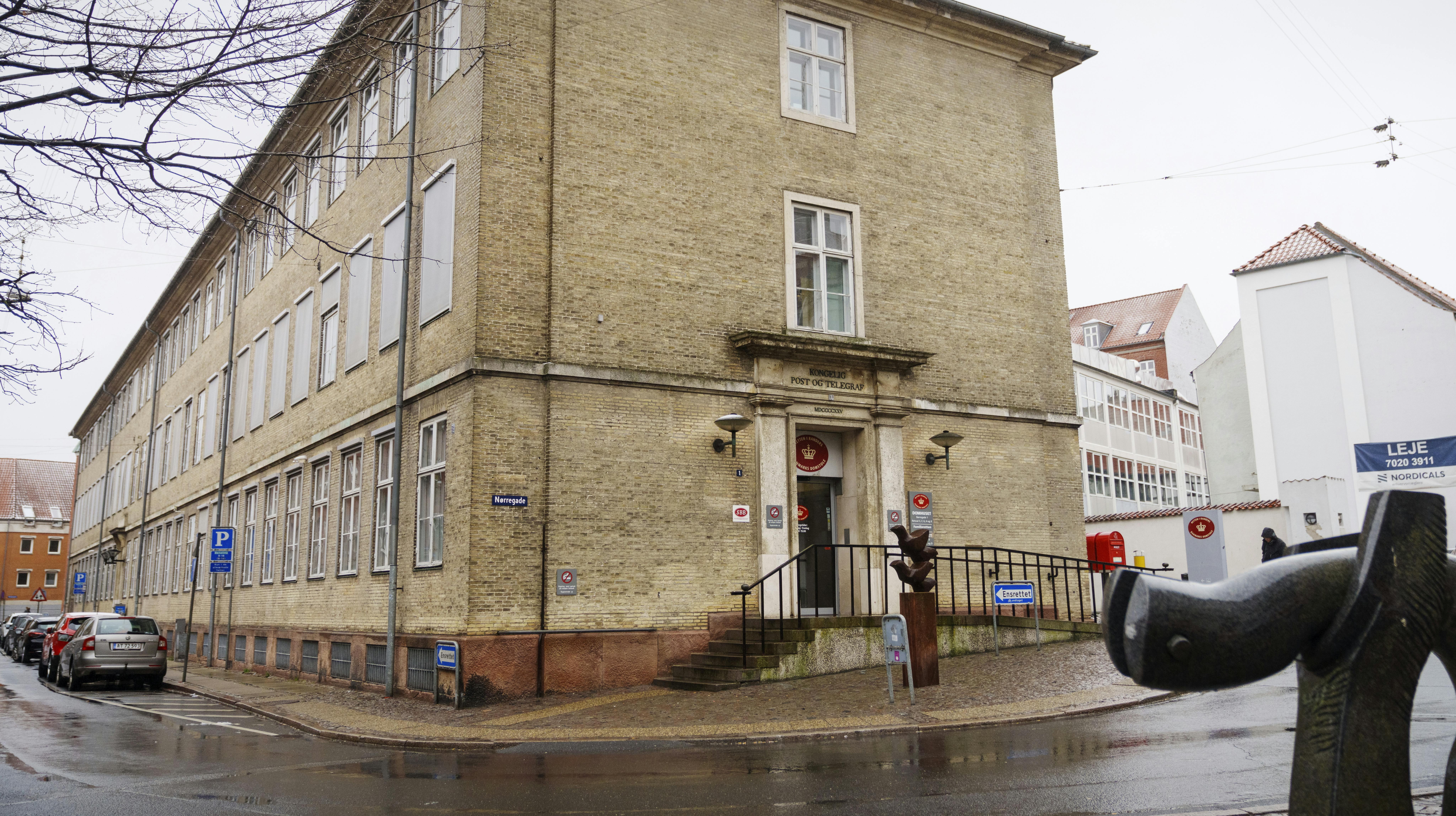 Forsvareren var tiltalt for embedsmisbrug.